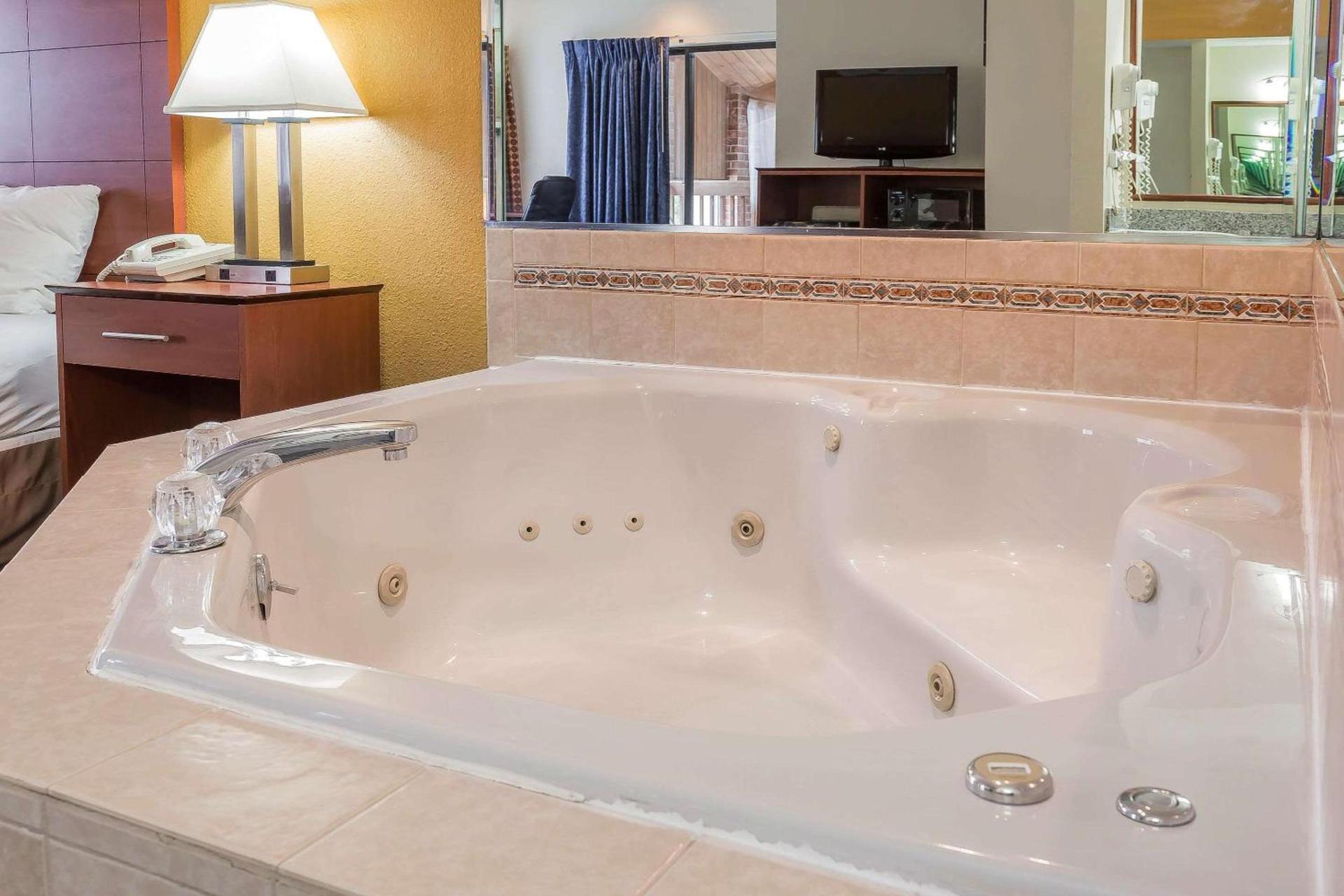 Quality Inn Sycamore - DeKalb photo 20