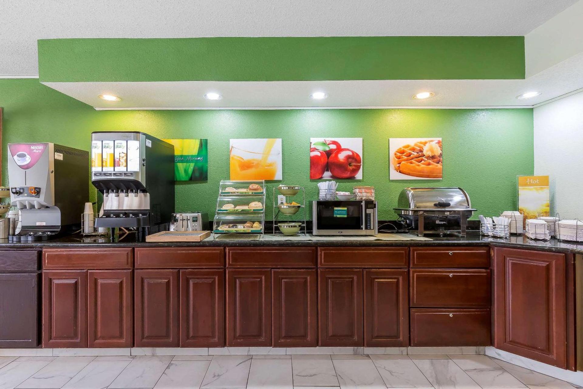 Quality Inn Sycamore - DeKalb photo 19