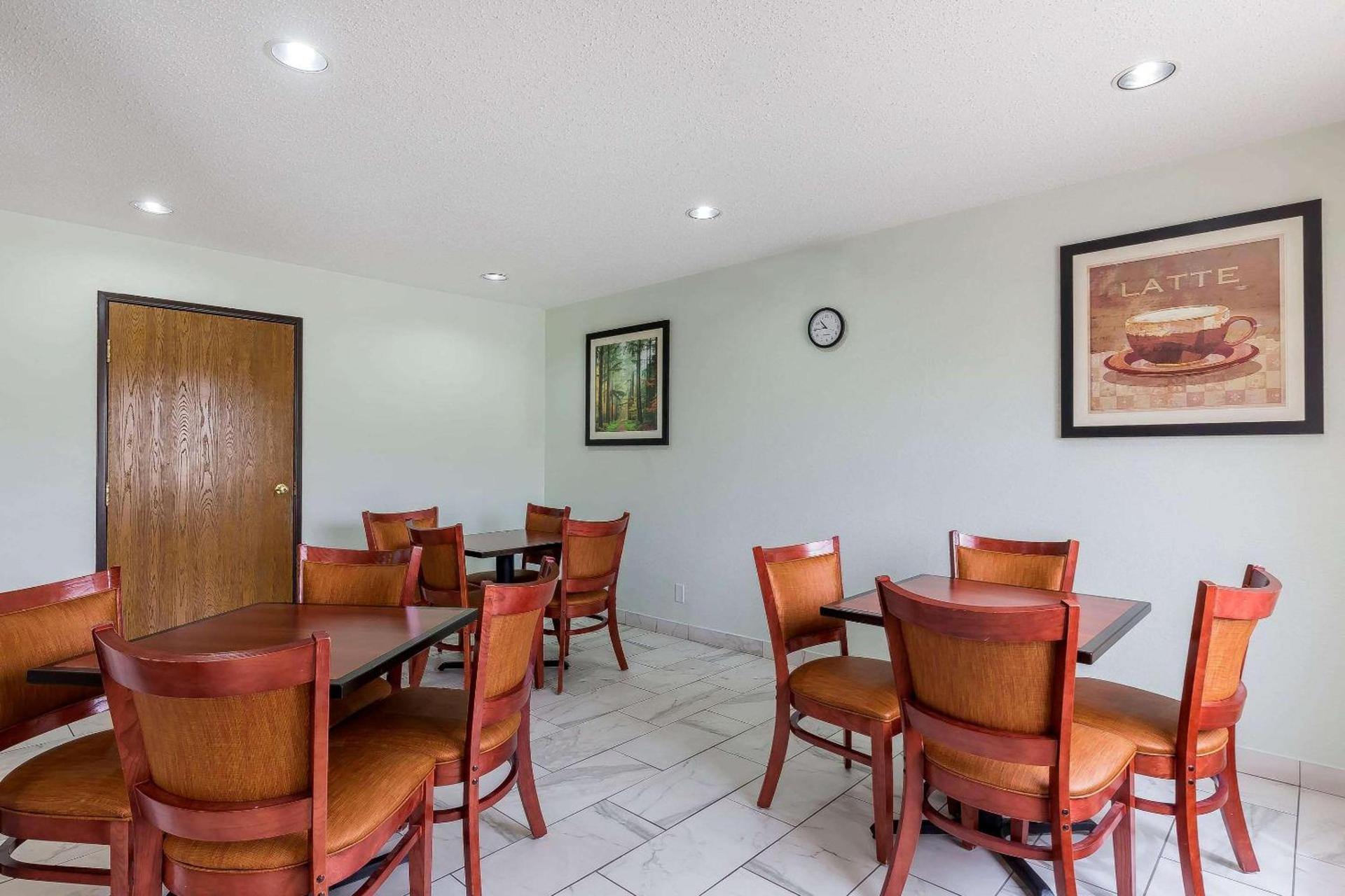 Quality Inn Sycamore - DeKalb photo 18