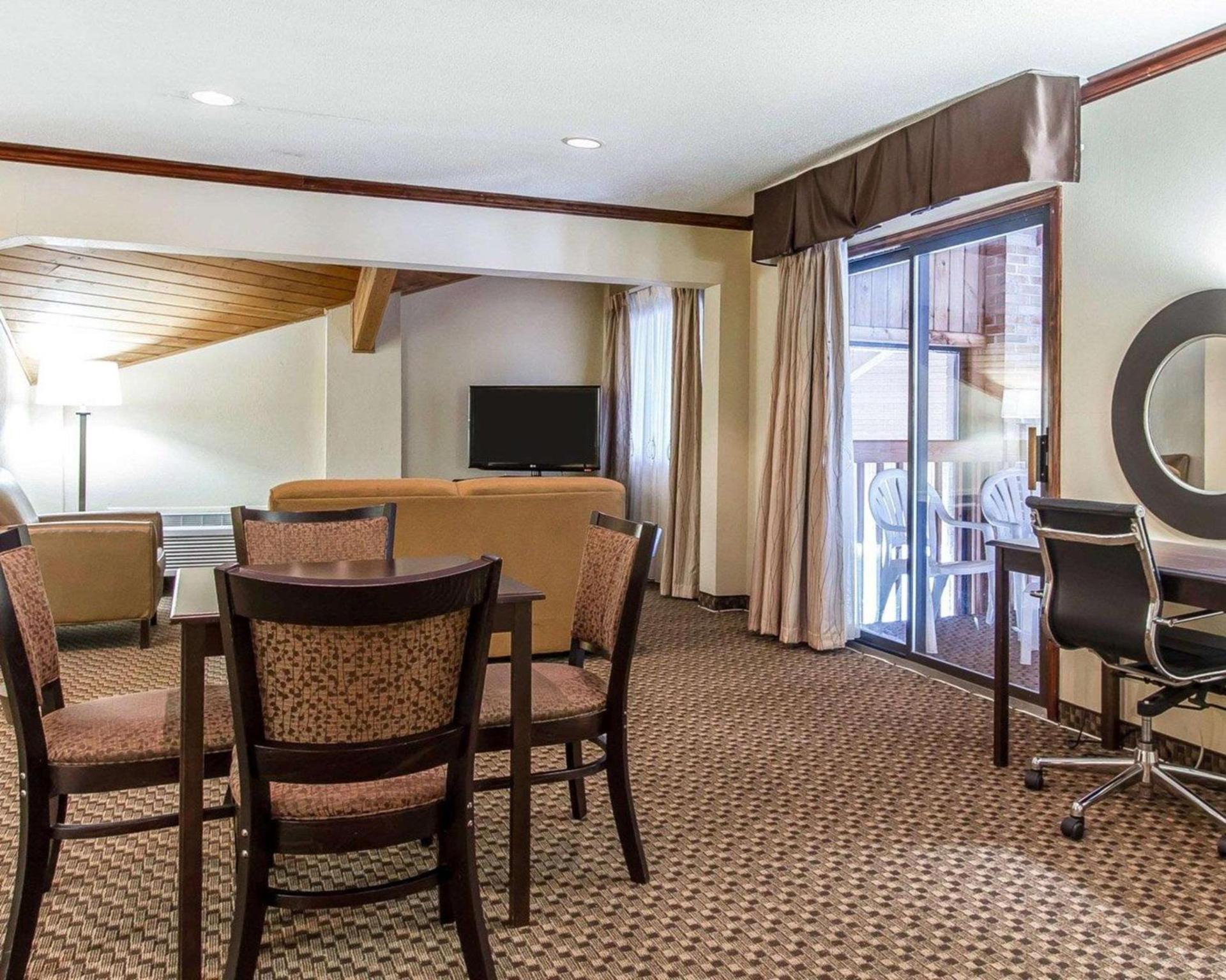 Quality Inn Macomb near University Area photo 19