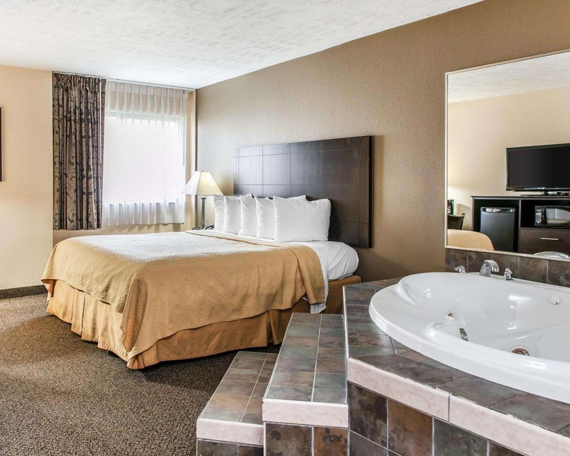 Quality Inn & Suites Mattoon South photo 10