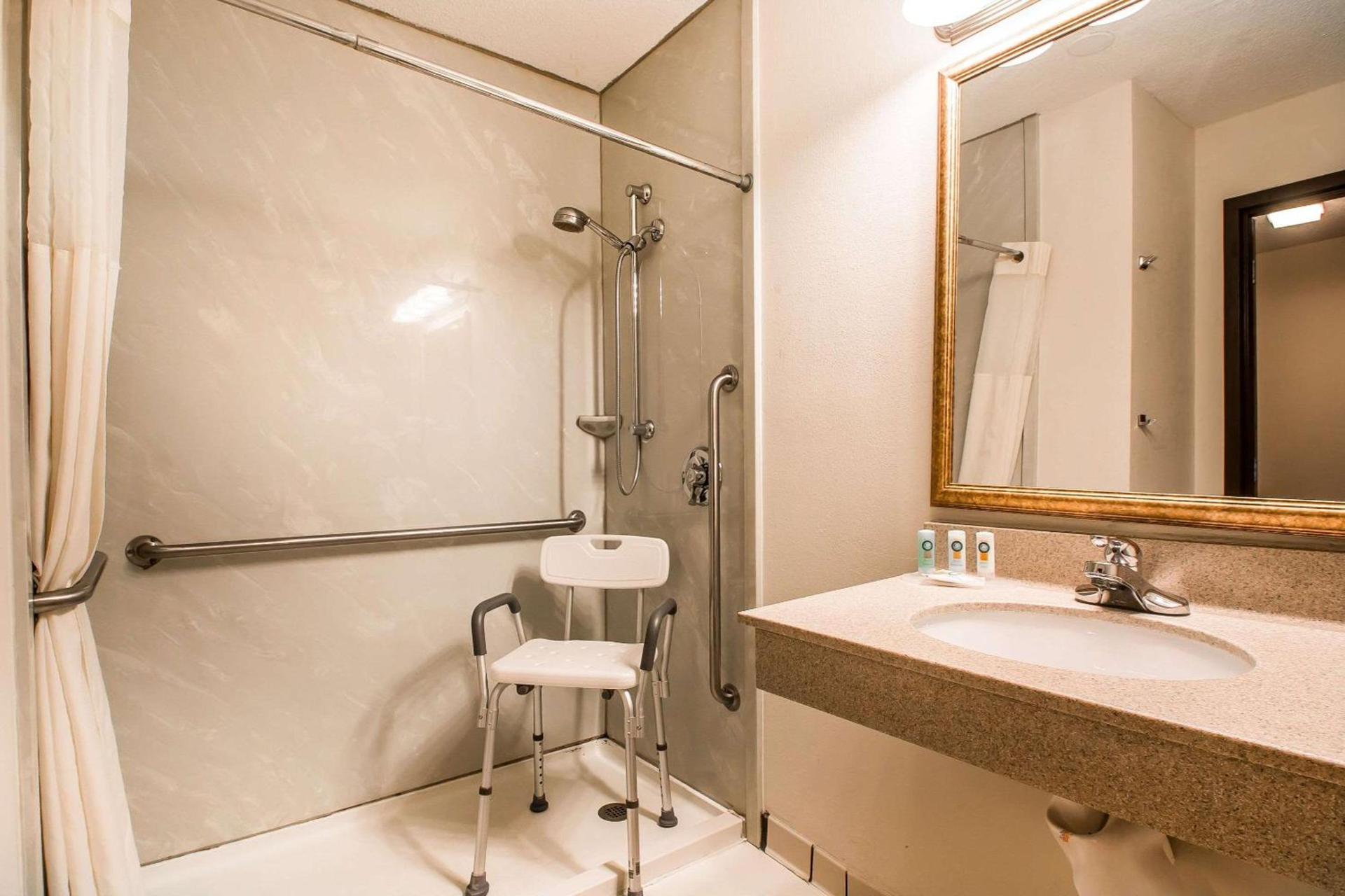Quality Inn Morris I-80 photo 8