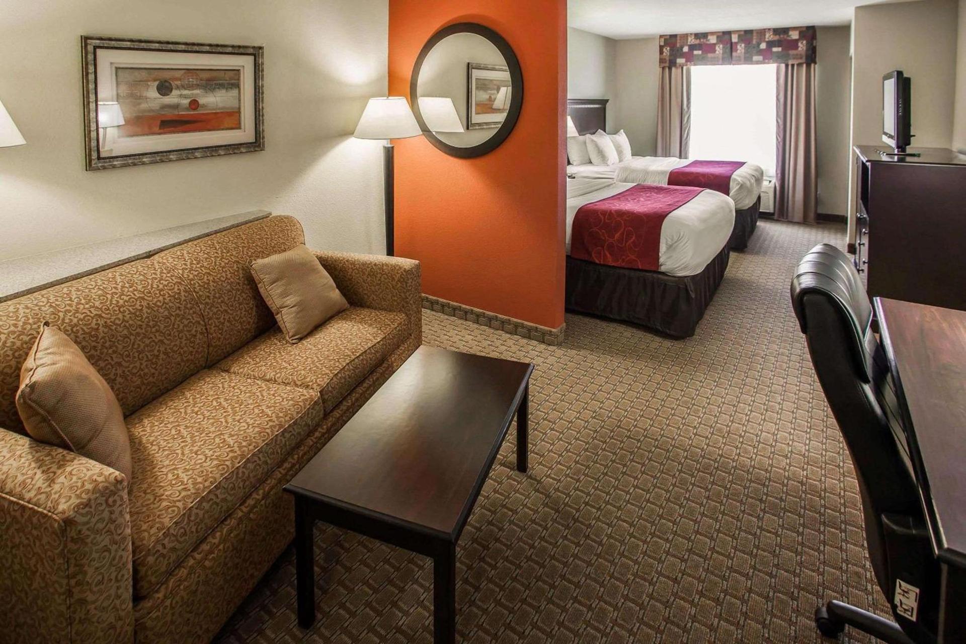 Comfort Suites Bloomington I-55 and I-74 photo 23
