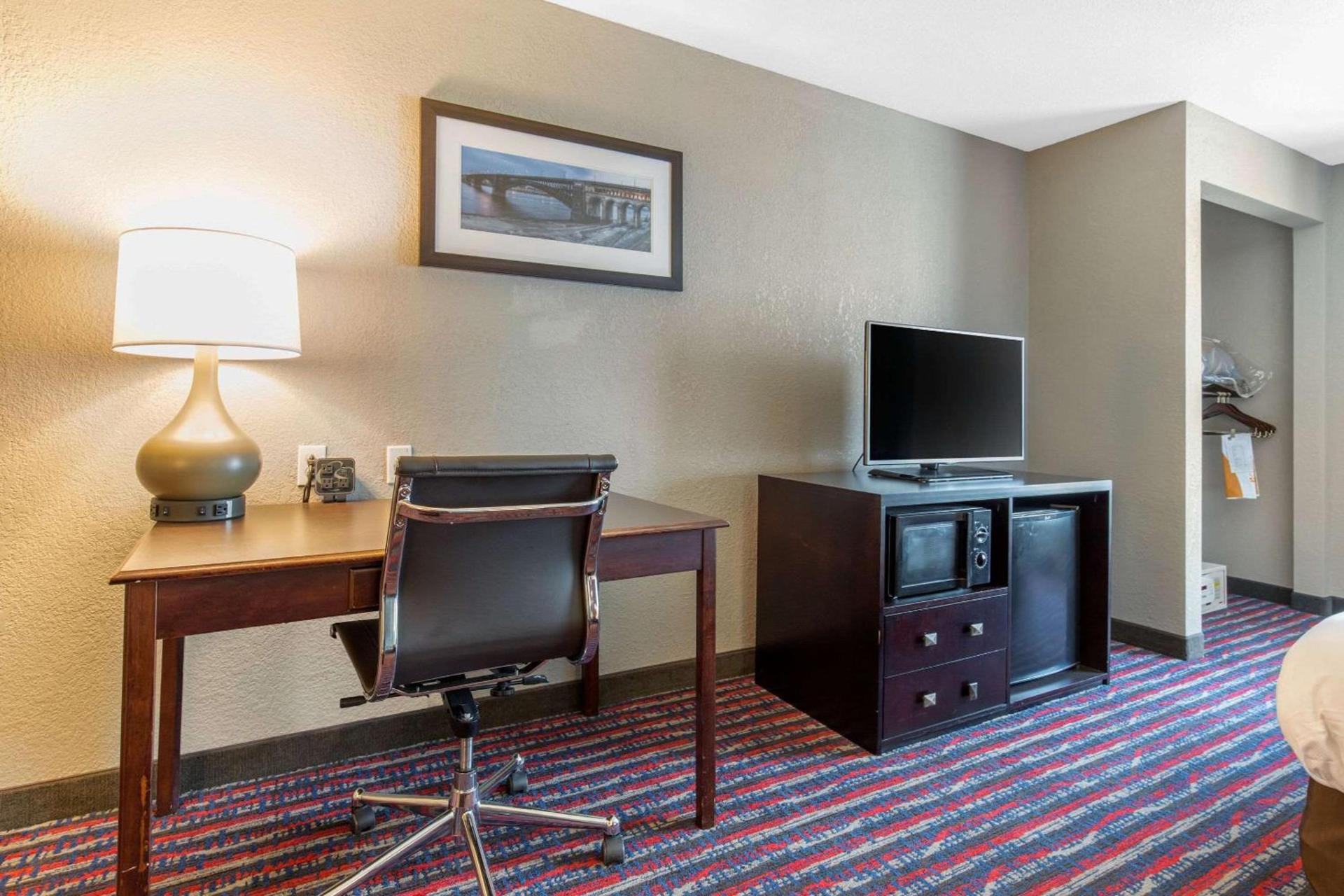 Comfort Suites Fairview Heights Saint Louis photo 12