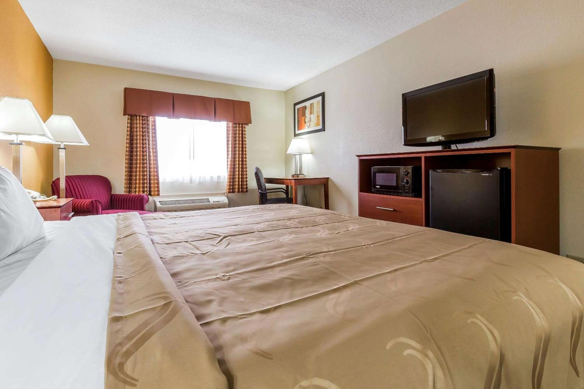 Quality Inn Sycamore - DeKalb photo 17
