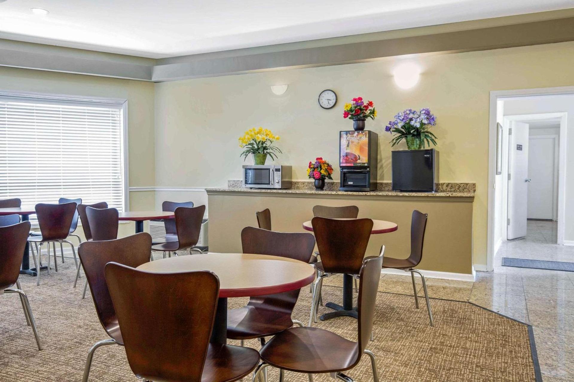 Rodeway Inn Lyons - La Grange photo 10