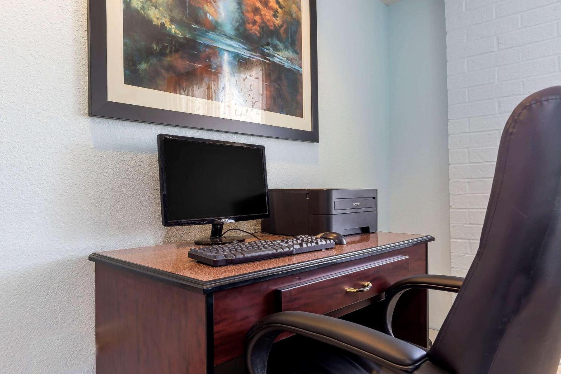Quality Inn Sycamore - DeKalb photo 16