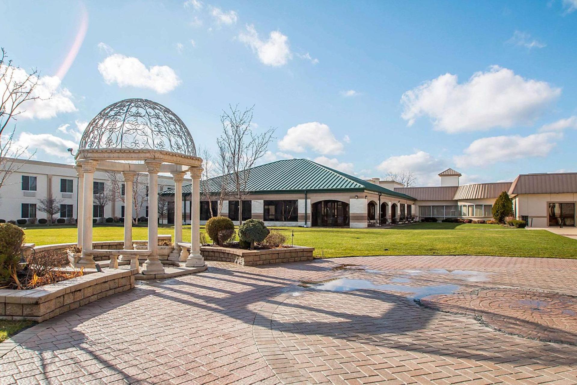 Clarion Inn Elmhurst - Oak Brook near I-88, I-290, I-294 photo 54