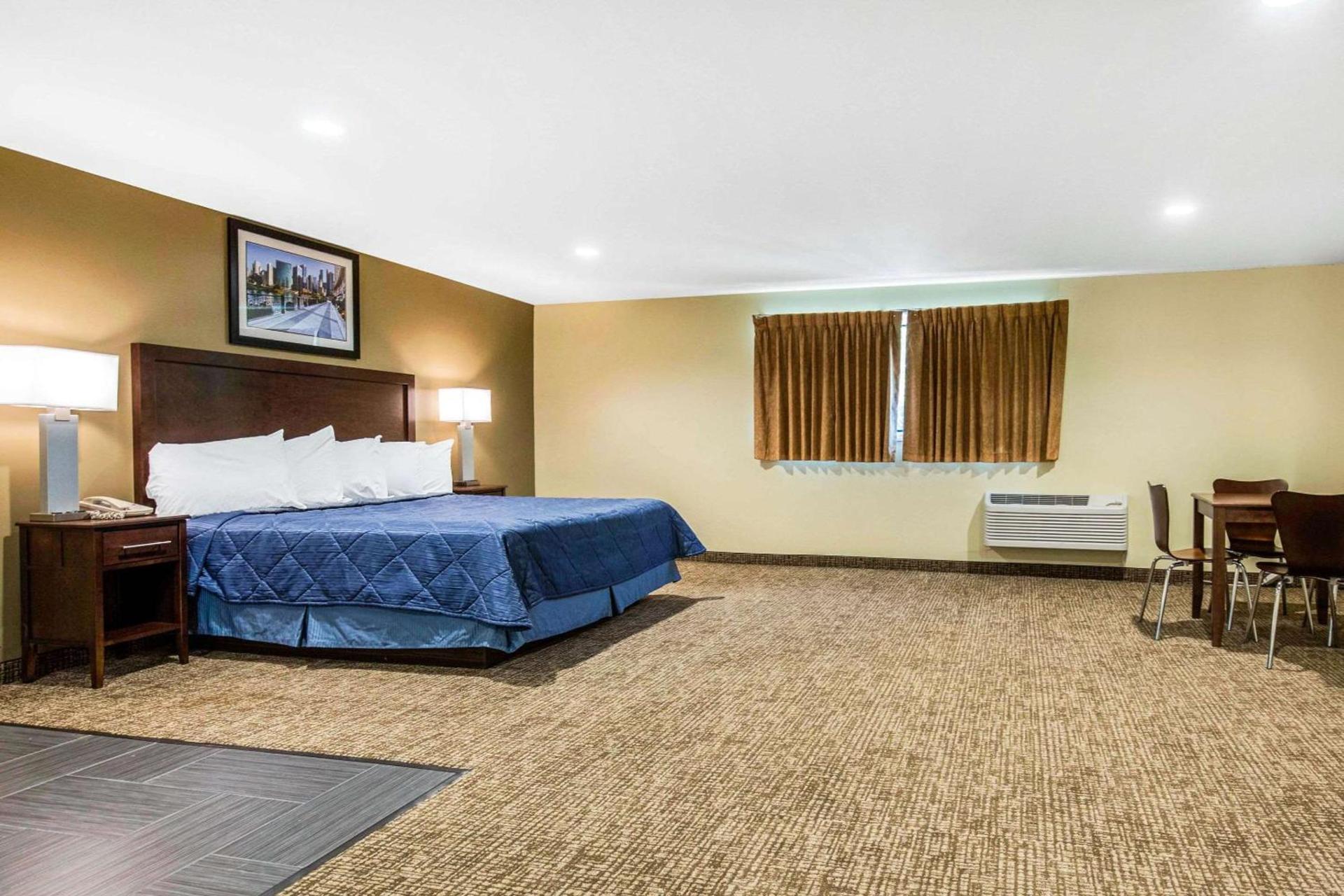 Rodeway Inn Lyons - La Grange photo 11