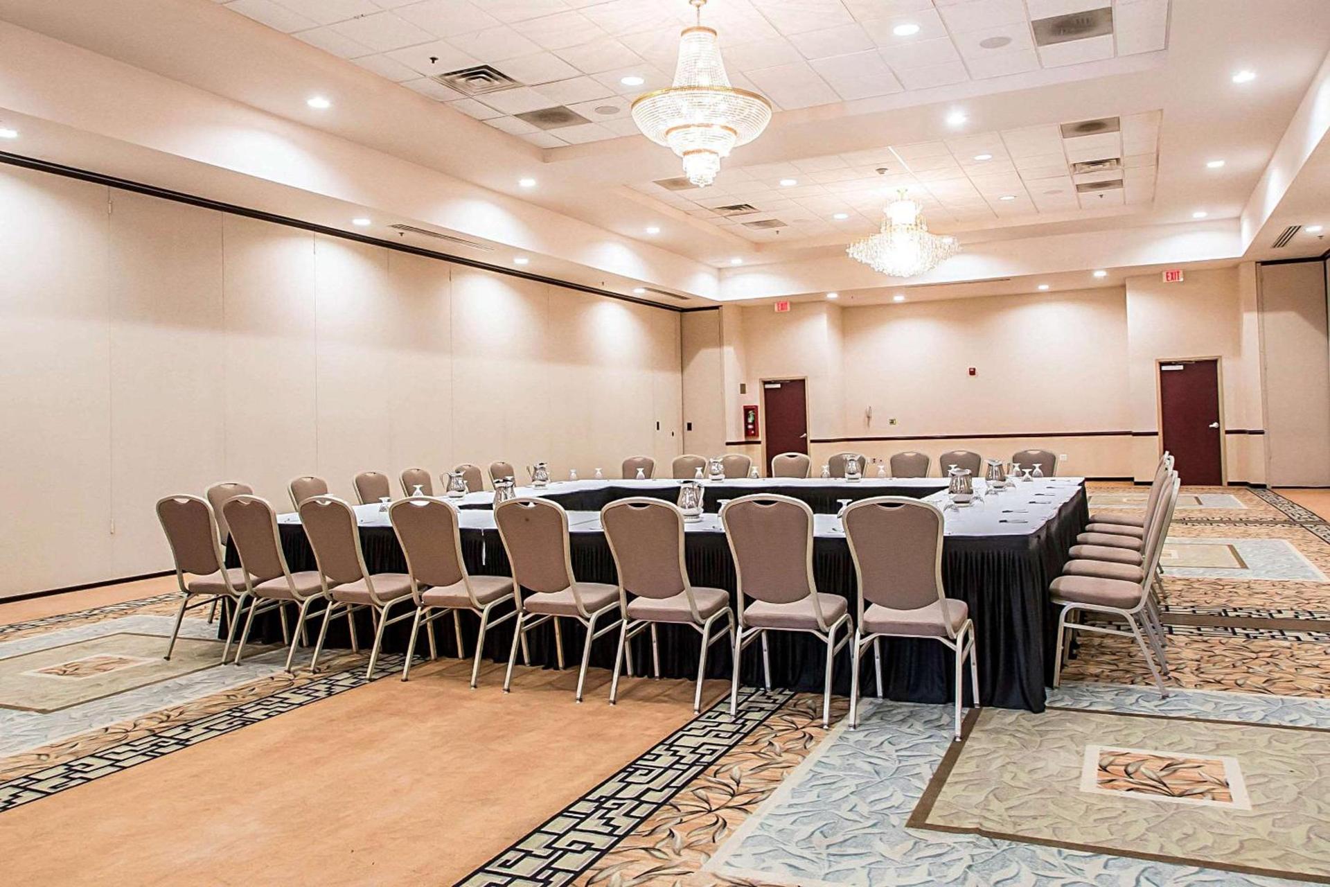 Clarion Inn Elmhurst - Oak Brook near I-88, I-290, I-294 photo 41