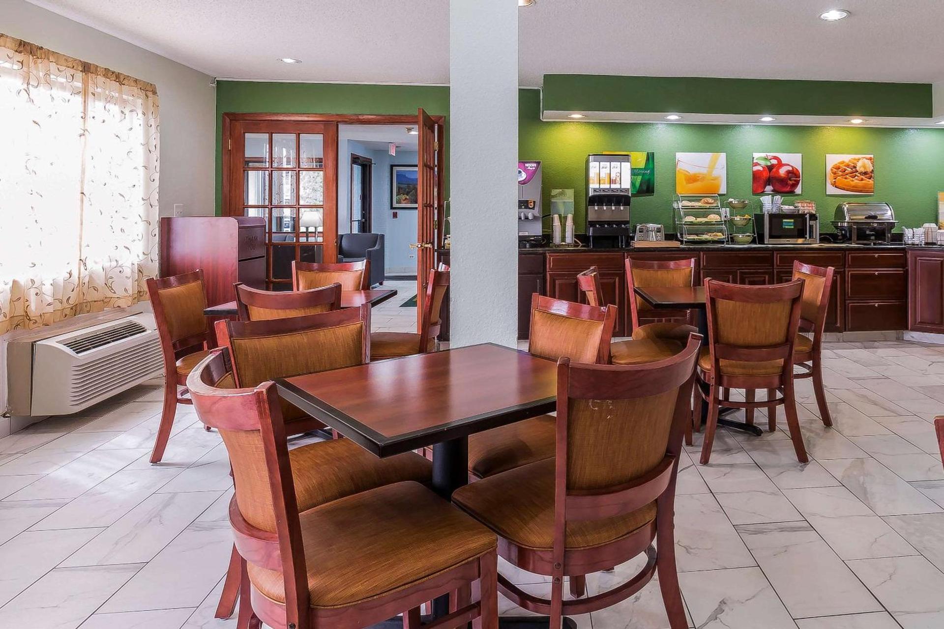 Quality Inn Sycamore - DeKalb photo 9