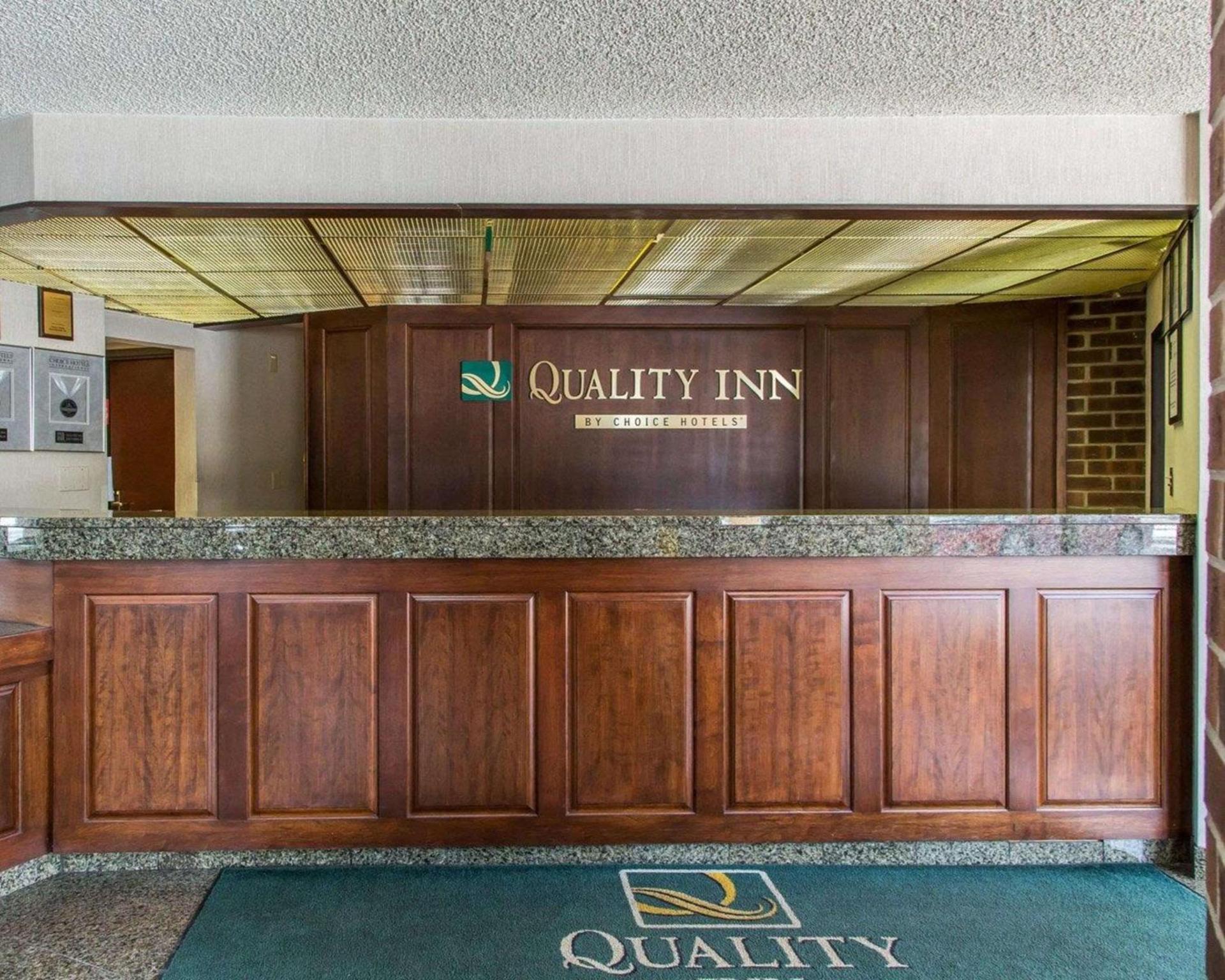 Quality Inn Schaumburg - Chicago near the Mall photo 2