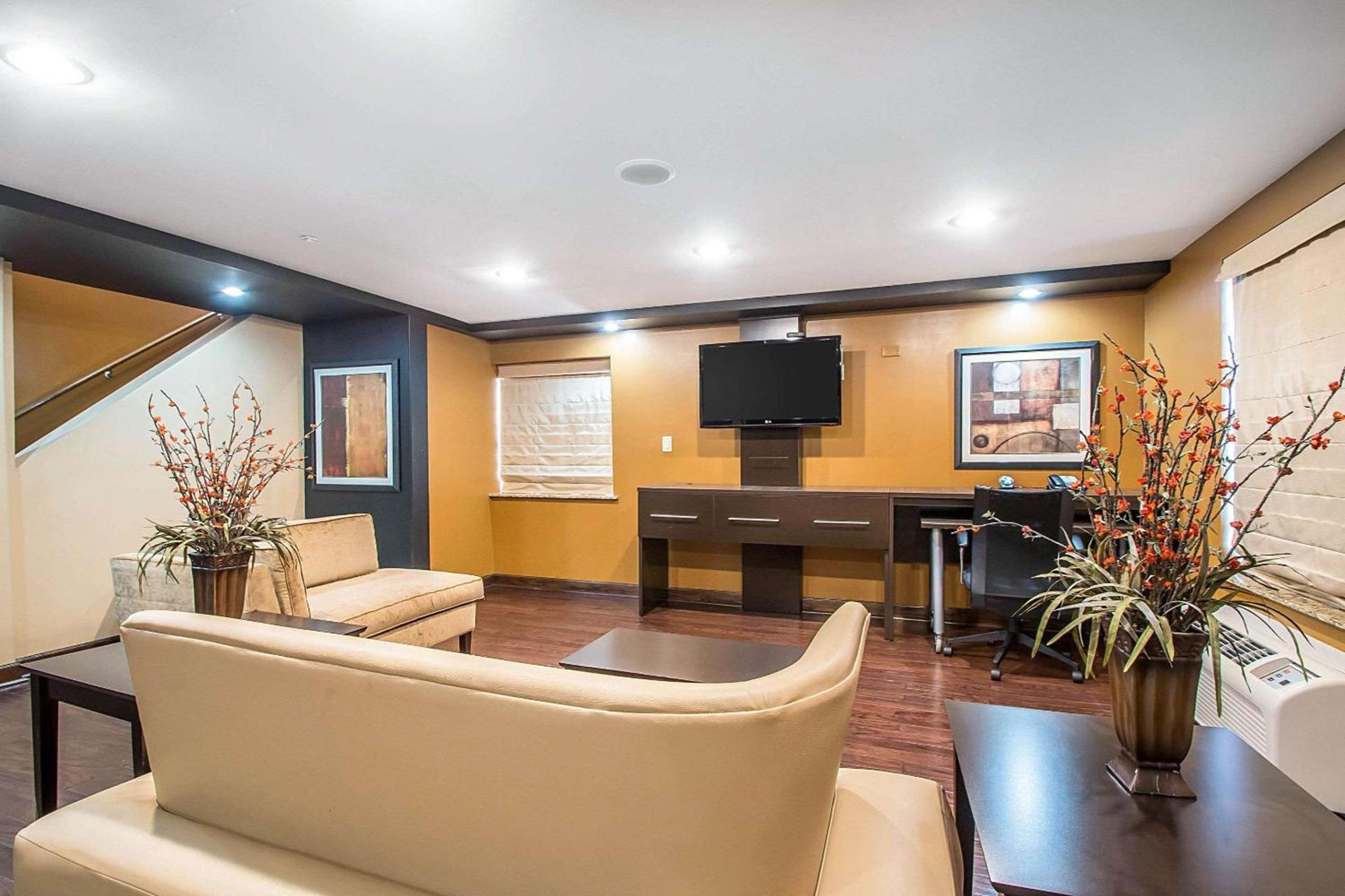 Clarion Inn Elmhurst - Oak Brook near I-88, I-290, I-294 photo 32