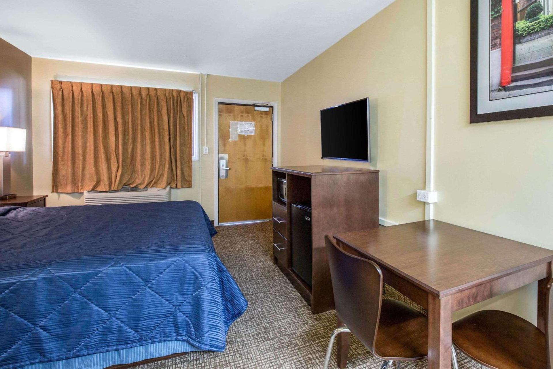 Rodeway Inn Lyons - La Grange photo 14