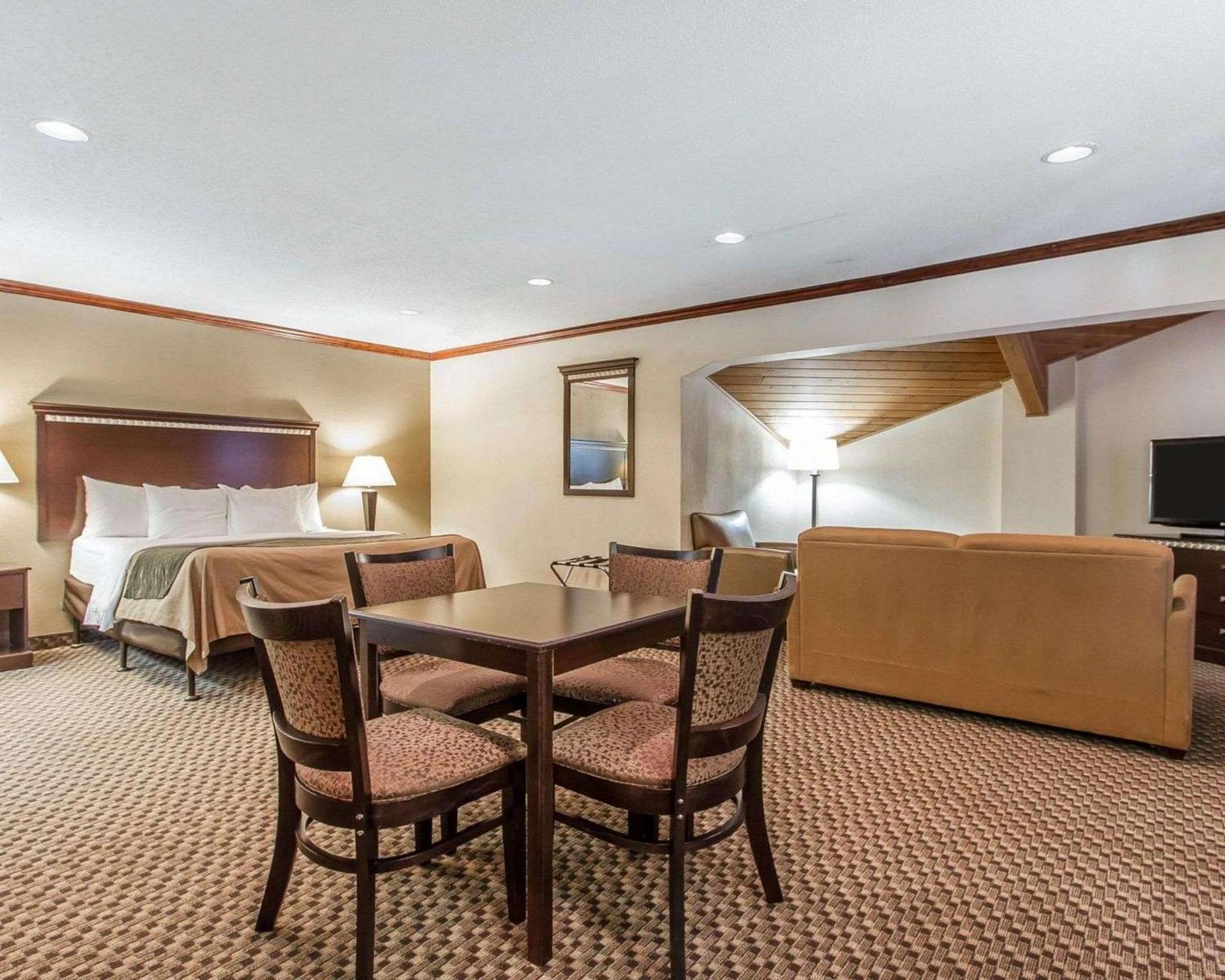 Quality Inn Macomb near University Area photo 12
