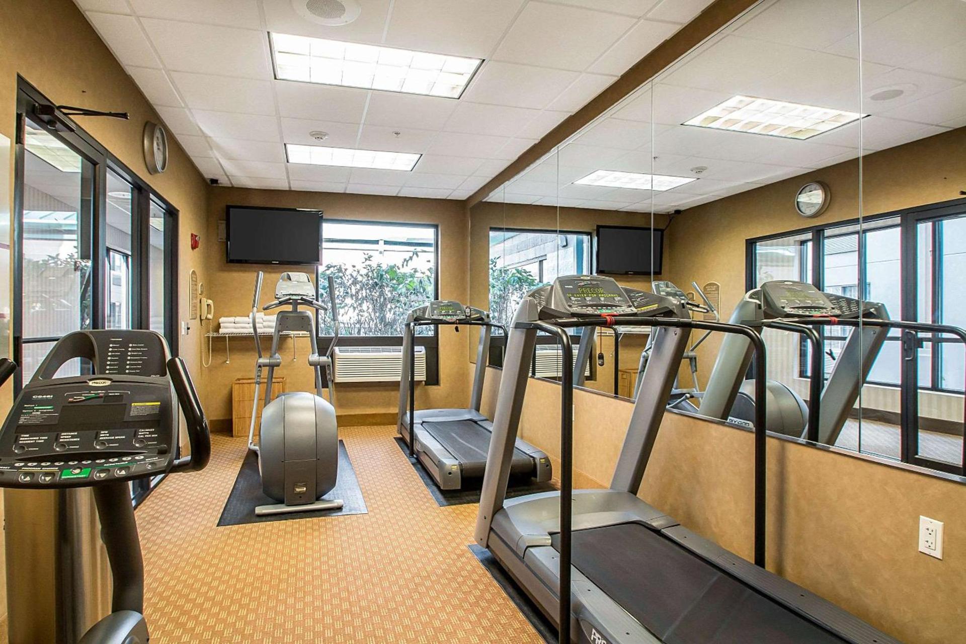 Clarion Inn Elmhurst - Oak Brook near I-88, I-290, I-294 photo 36