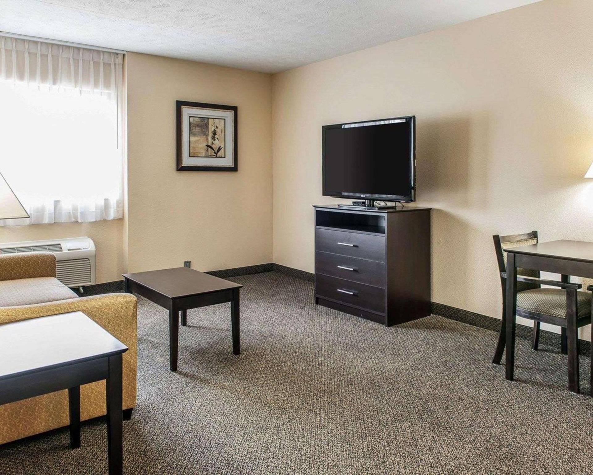 Quality Inn & Suites Mattoon South photo 14