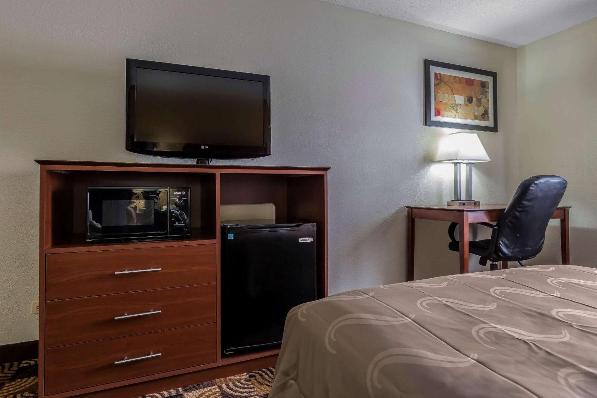 Quality Inn Sycamore - DeKalb photo 34