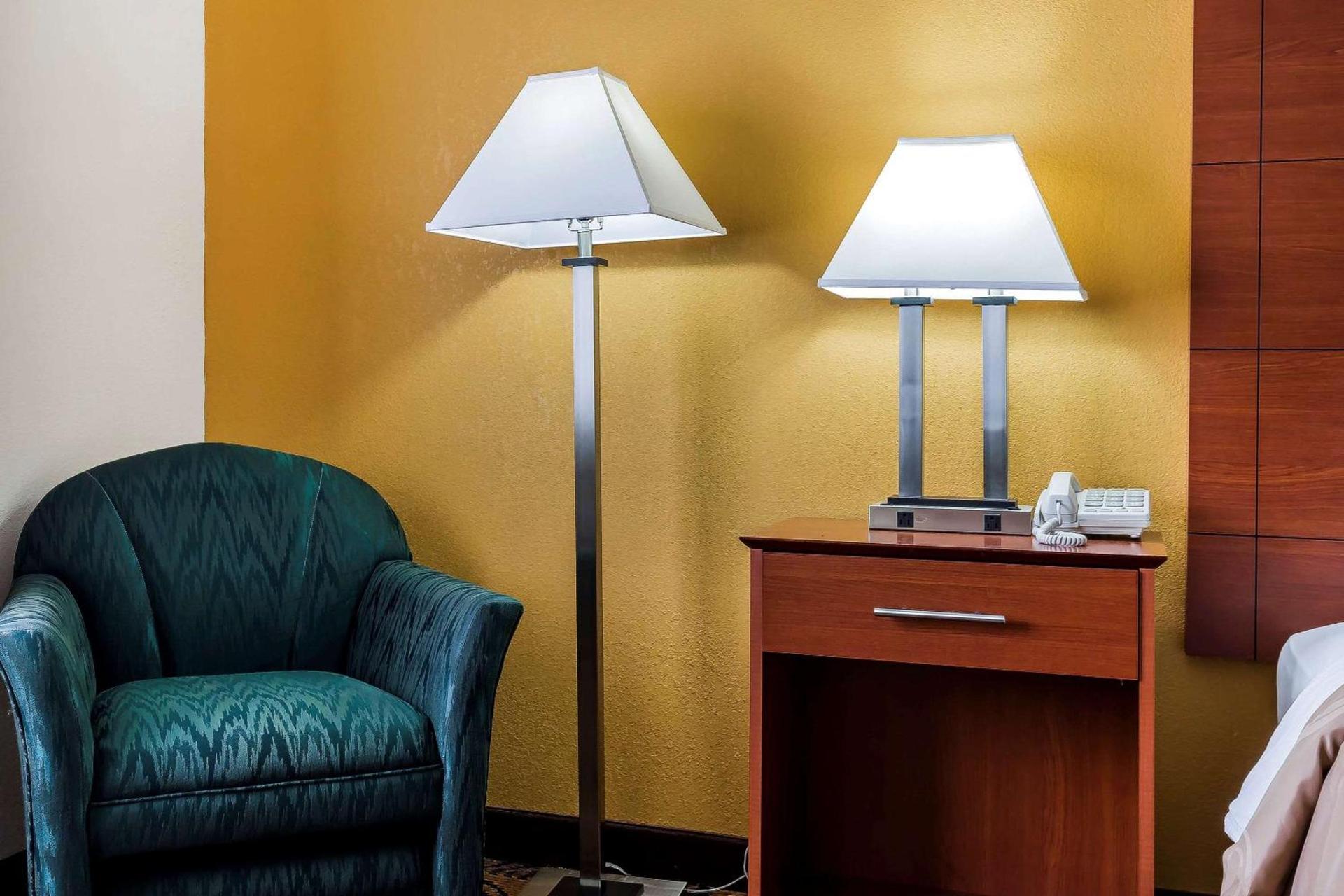 Quality Inn Sycamore - DeKalb photo 32