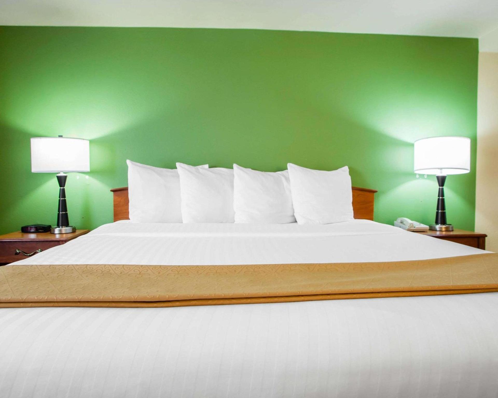 Quality Inn Bolingbrook I-55 photo 12