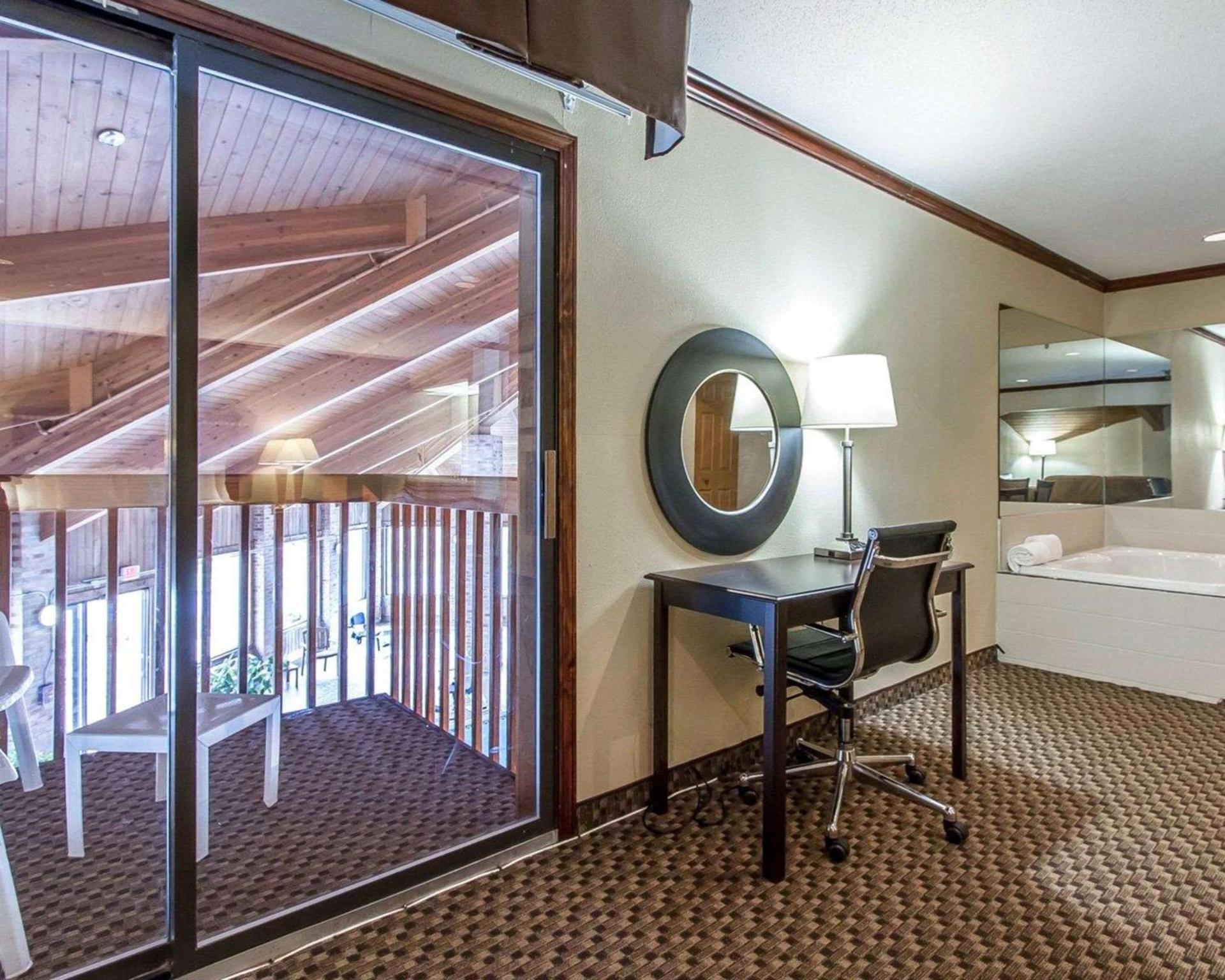 Quality Inn Macomb near University Area photo 9