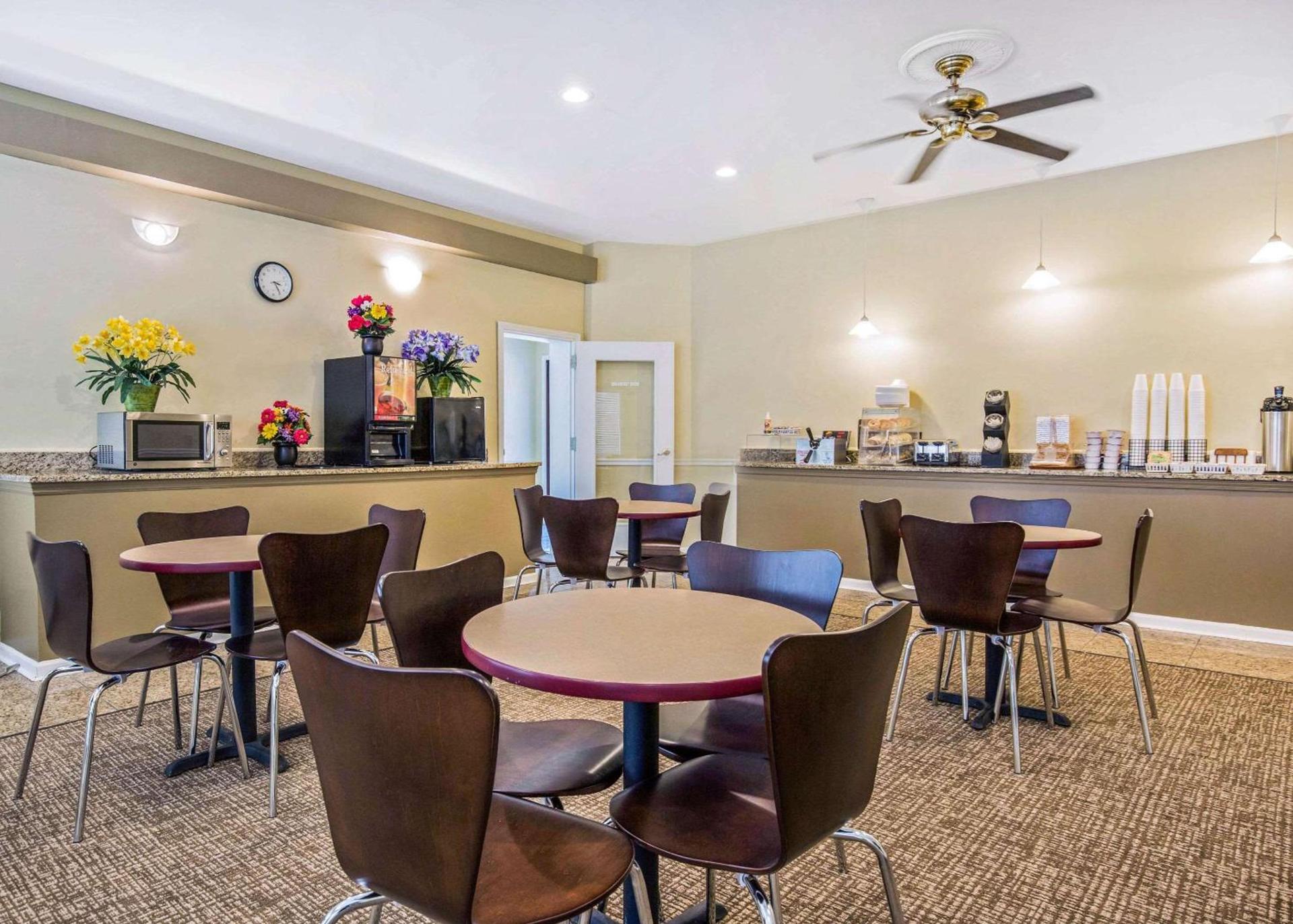 Rodeway Inn Lyons - La Grange photo 3