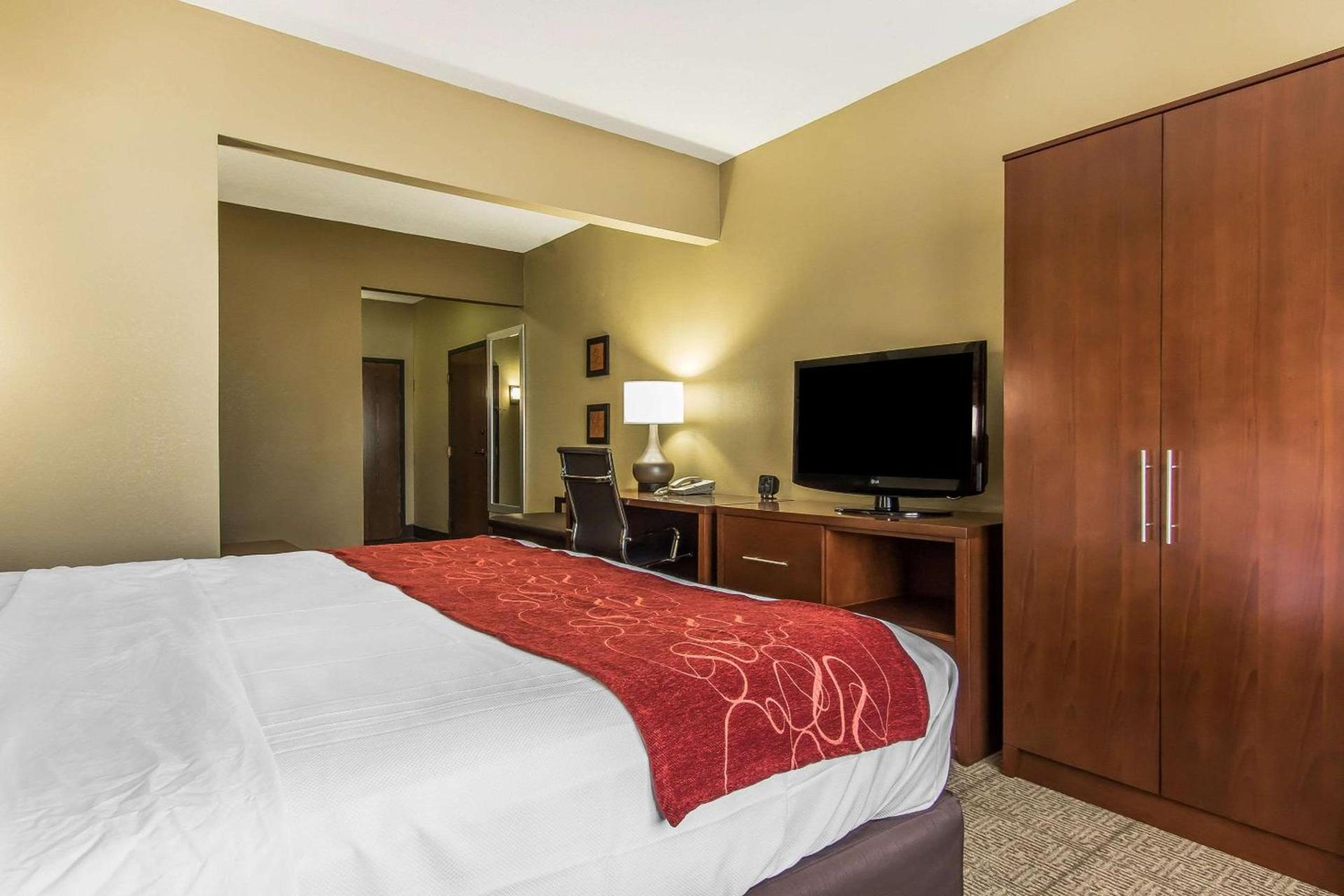 Comfort Suites Effingham Central photo 10