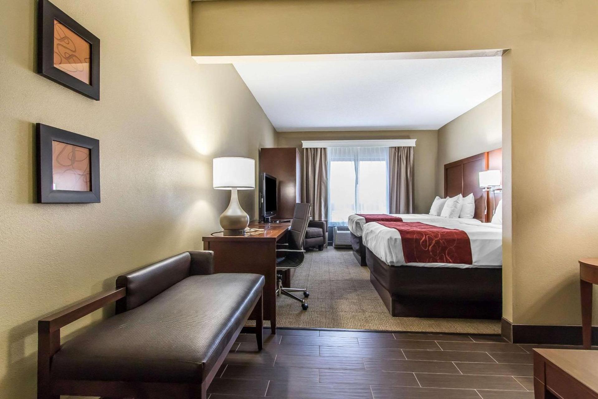 Comfort Suites Effingham Central photo 12