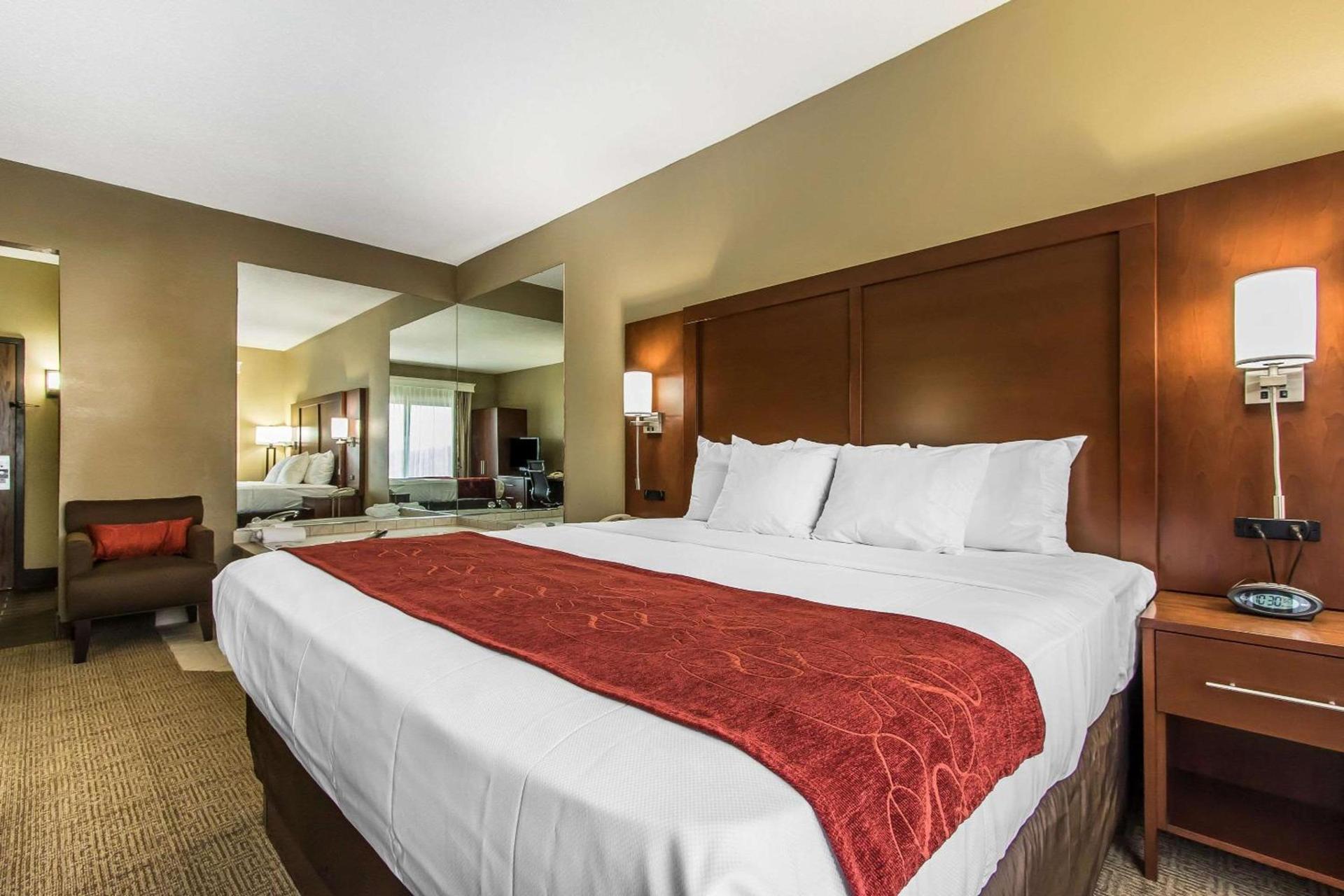 Comfort Suites Effingham Central photo 22