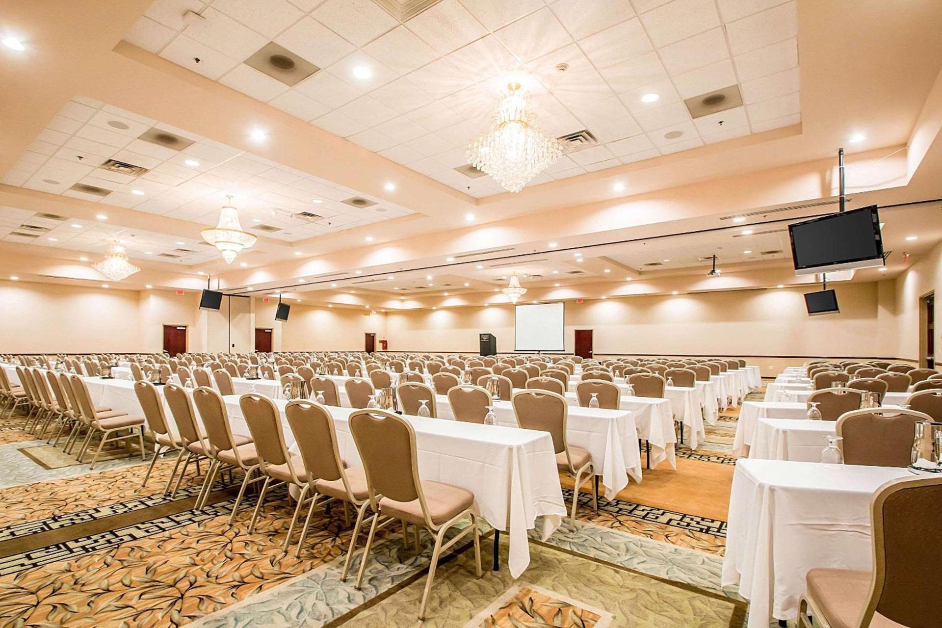 Clarion Inn Elmhurst - Oak Brook near I-88, I-290, I-294 photo 42