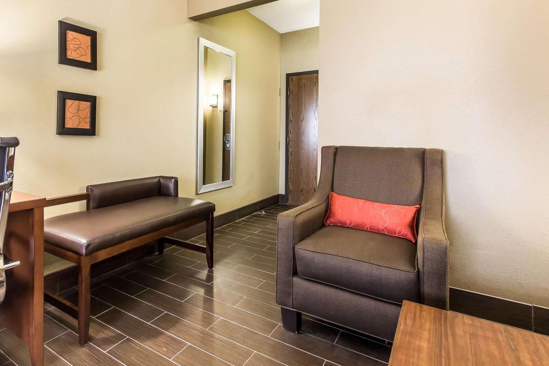 Comfort Suites Effingham Central photo 26