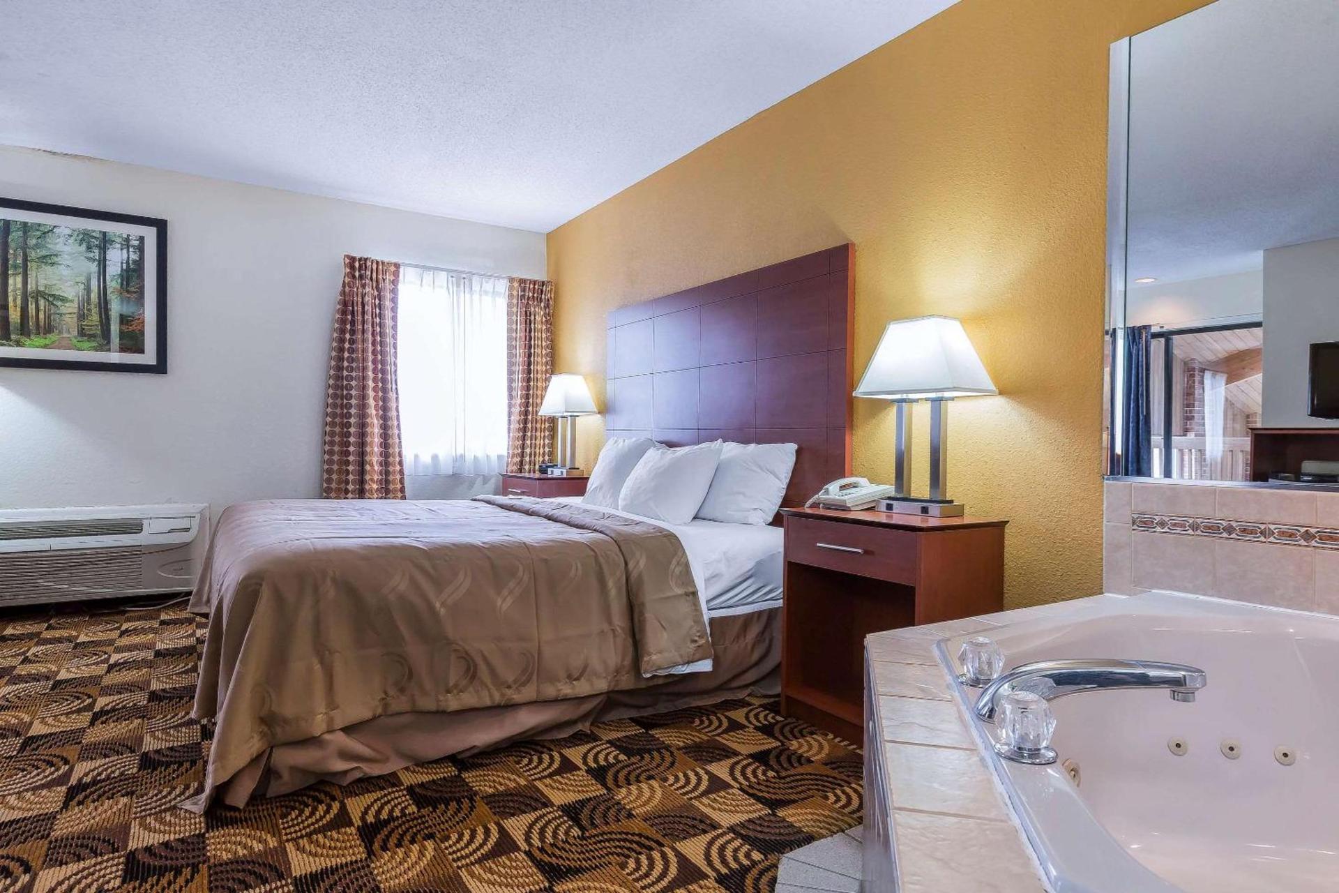 Quality Inn Sycamore - DeKalb photo 33