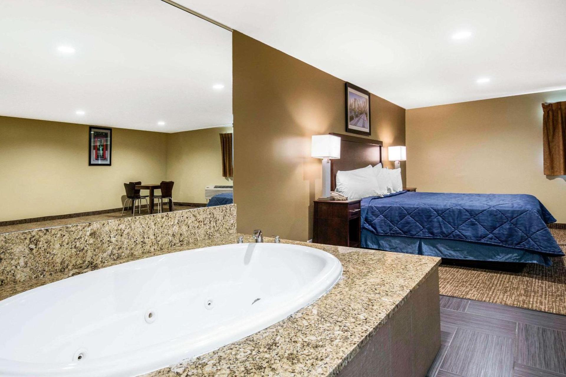 Rodeway Inn Lyons - La Grange photo 21