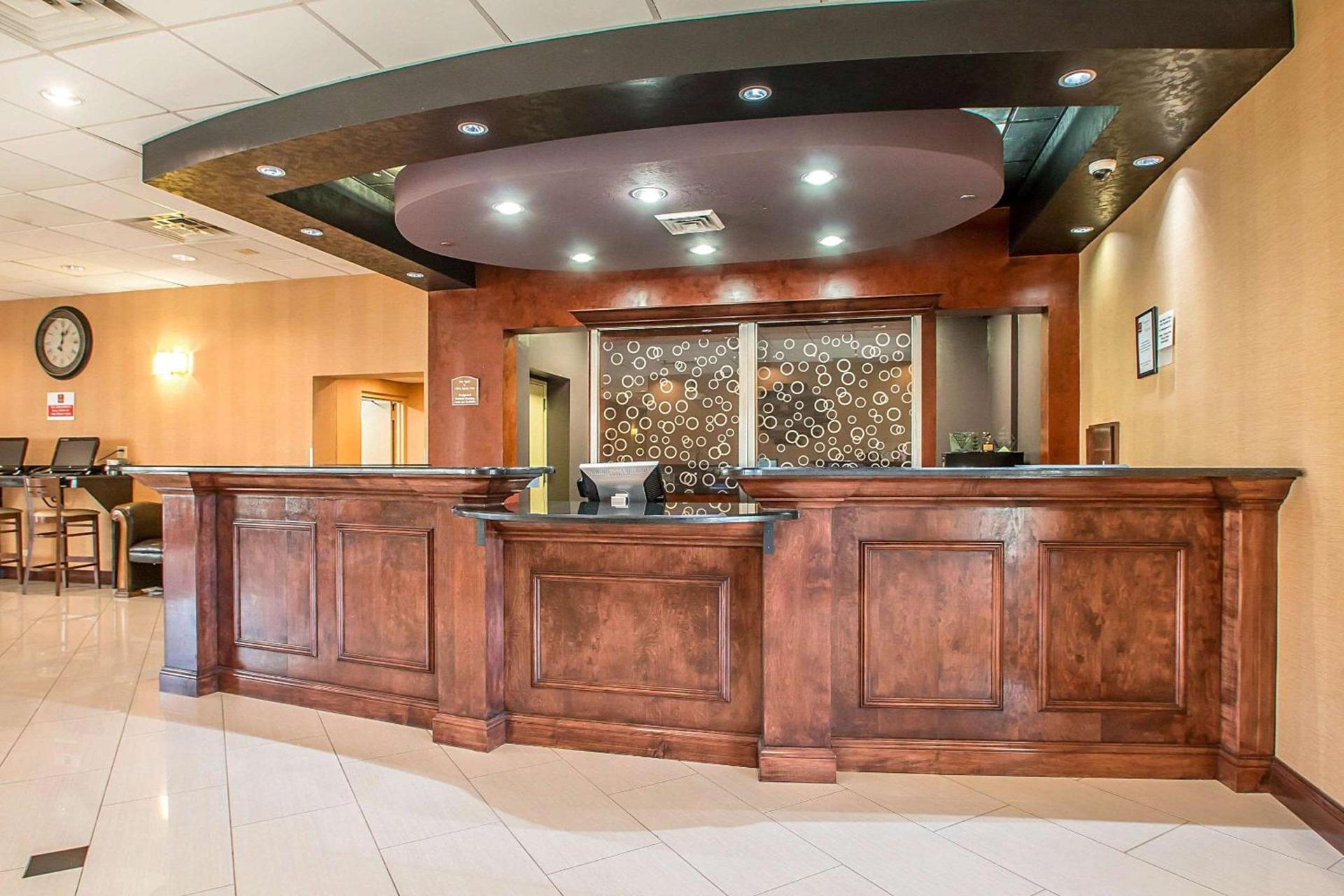 Clarion Inn Elmhurst - Oak Brook near I-88, I-290, I-294 photo 2