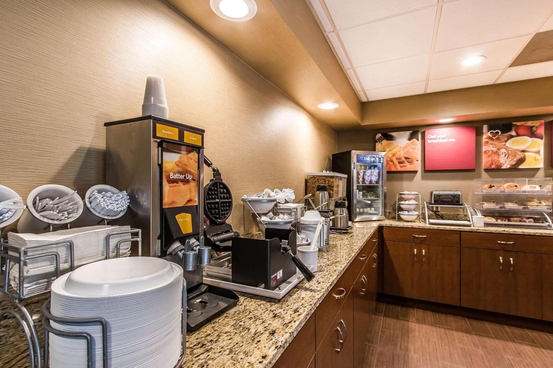 Comfort Suites Effingham Central photo 32