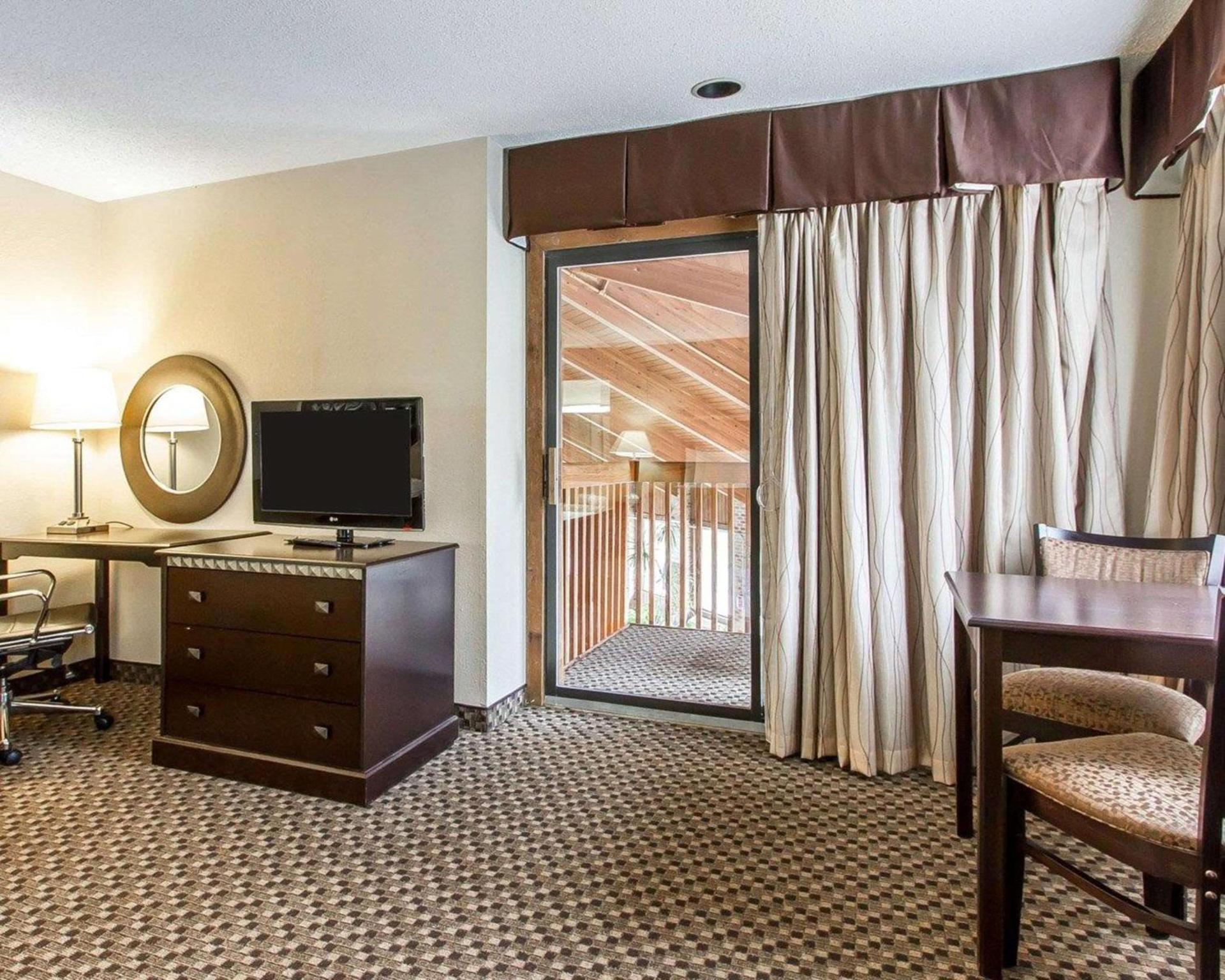 Quality Inn Macomb near University Area photo 4