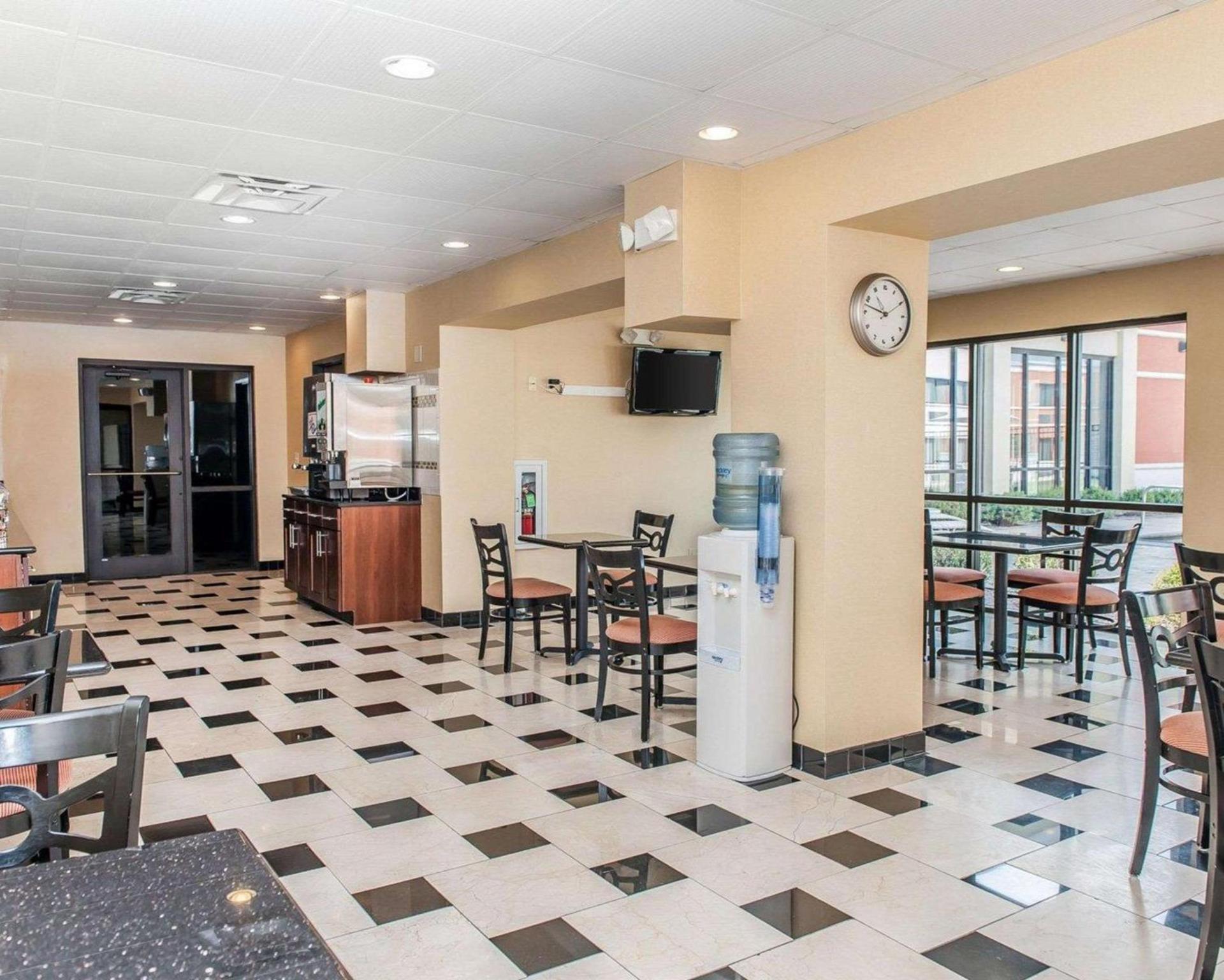 Quality Inn & Suites Mattoon South photo 27