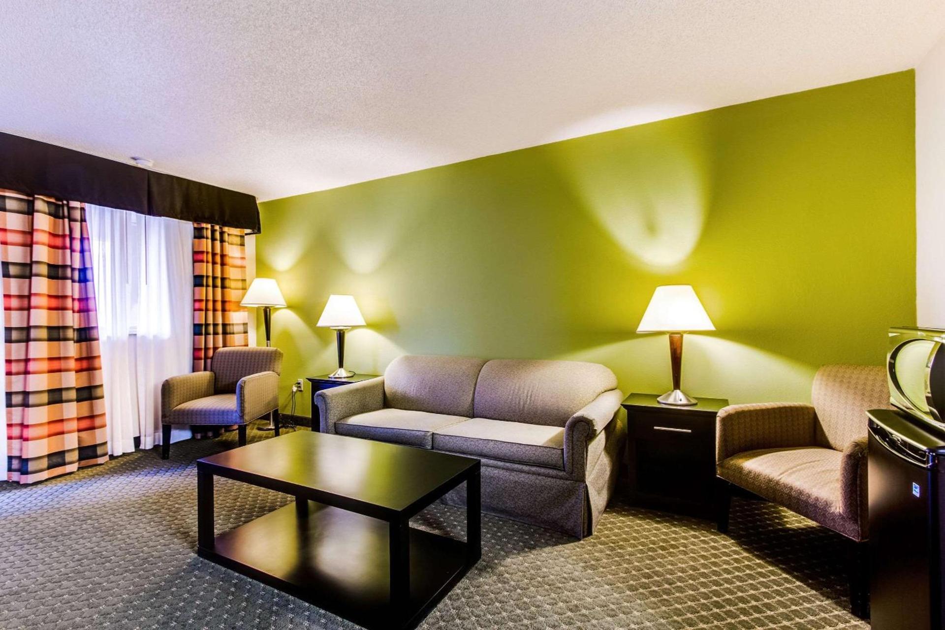Quality Inn & Suites Moline Airport photo 2