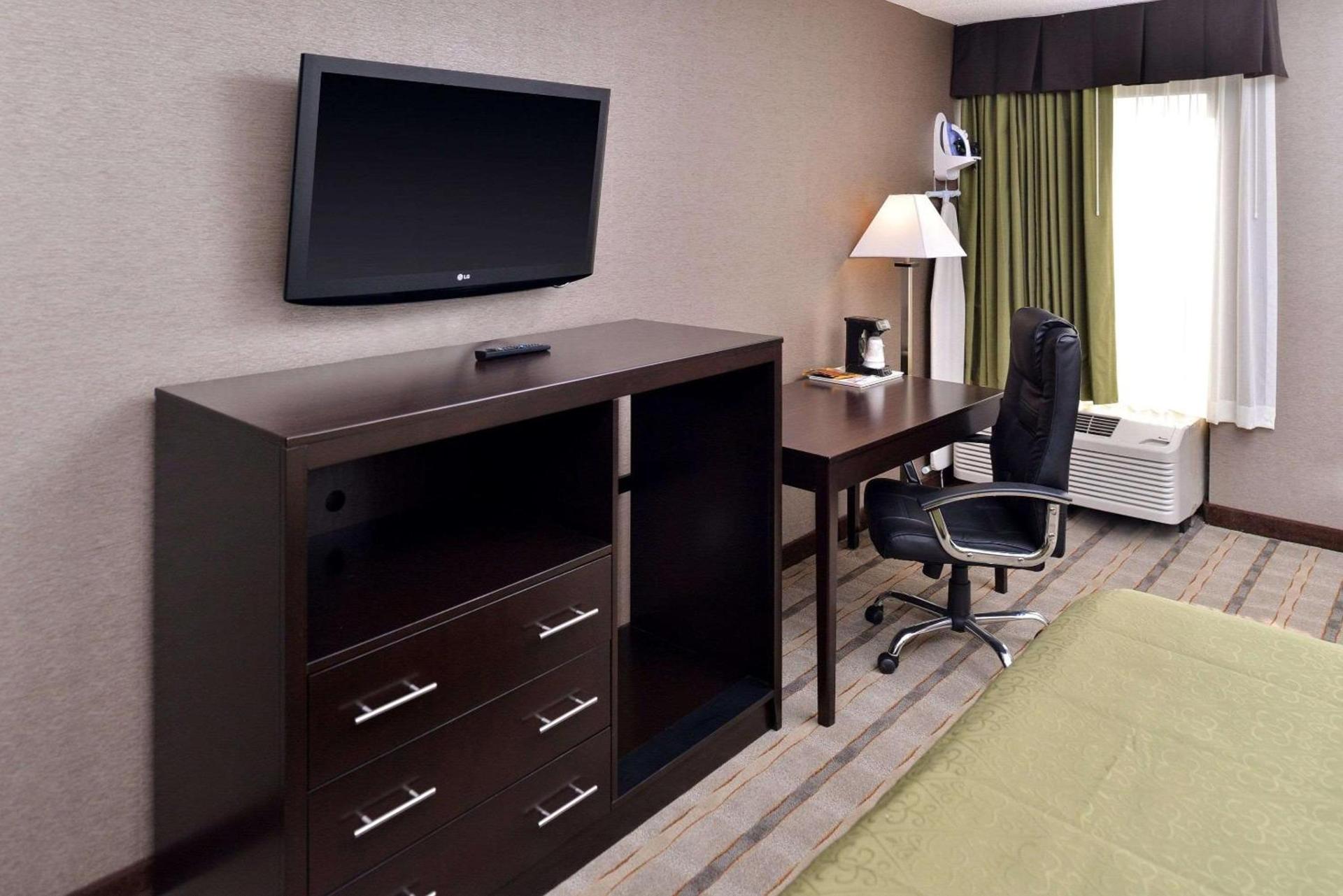 Quality Inn & Suites Matteson near I-57 photo 19