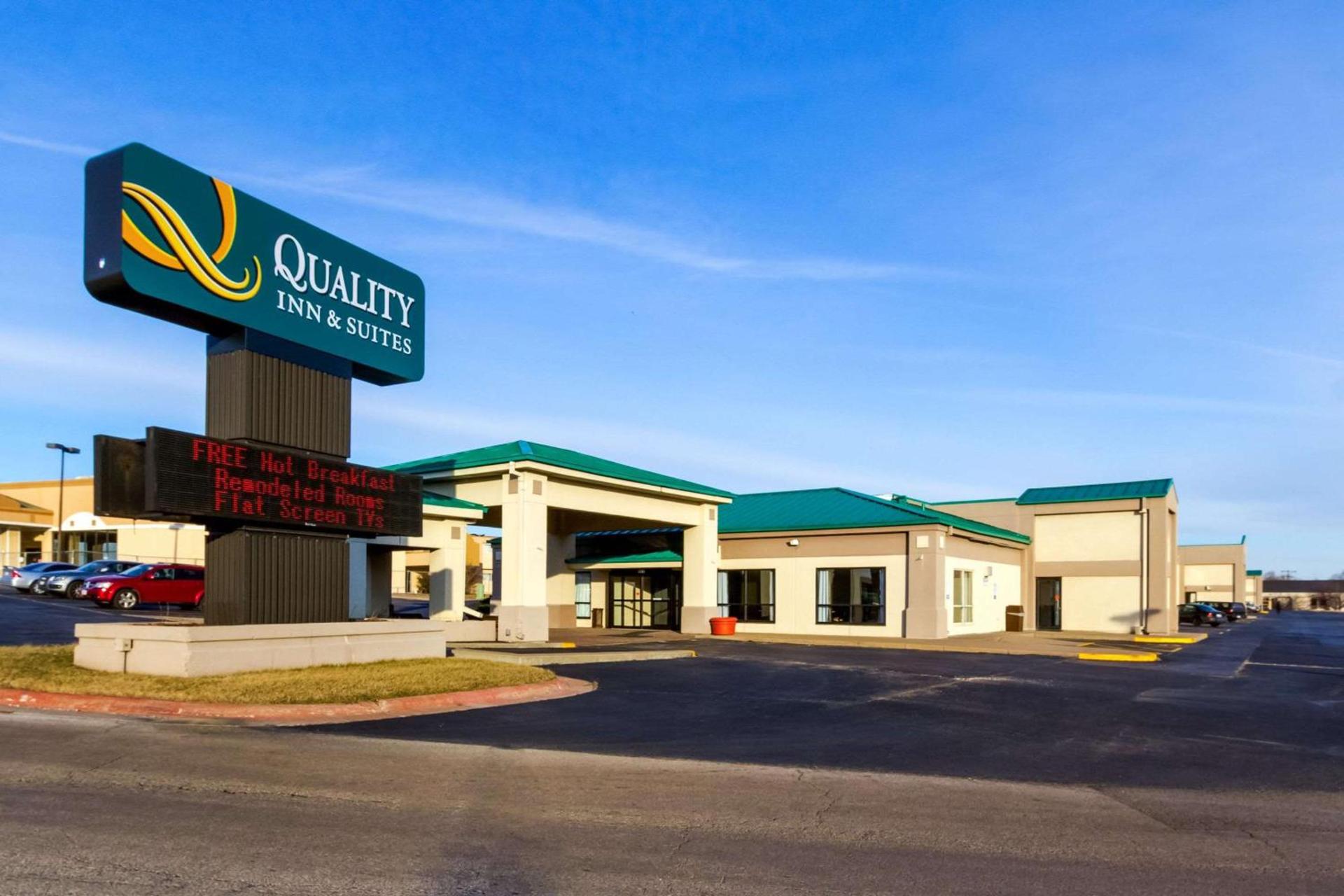Quality Inn & Suites Moline Airport — hotel in Moline