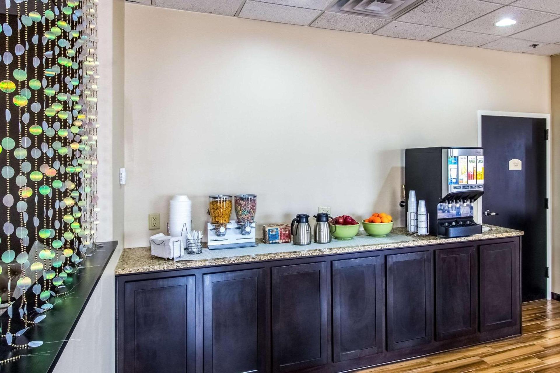Quality Inn & Suites Moline Airport photo 5