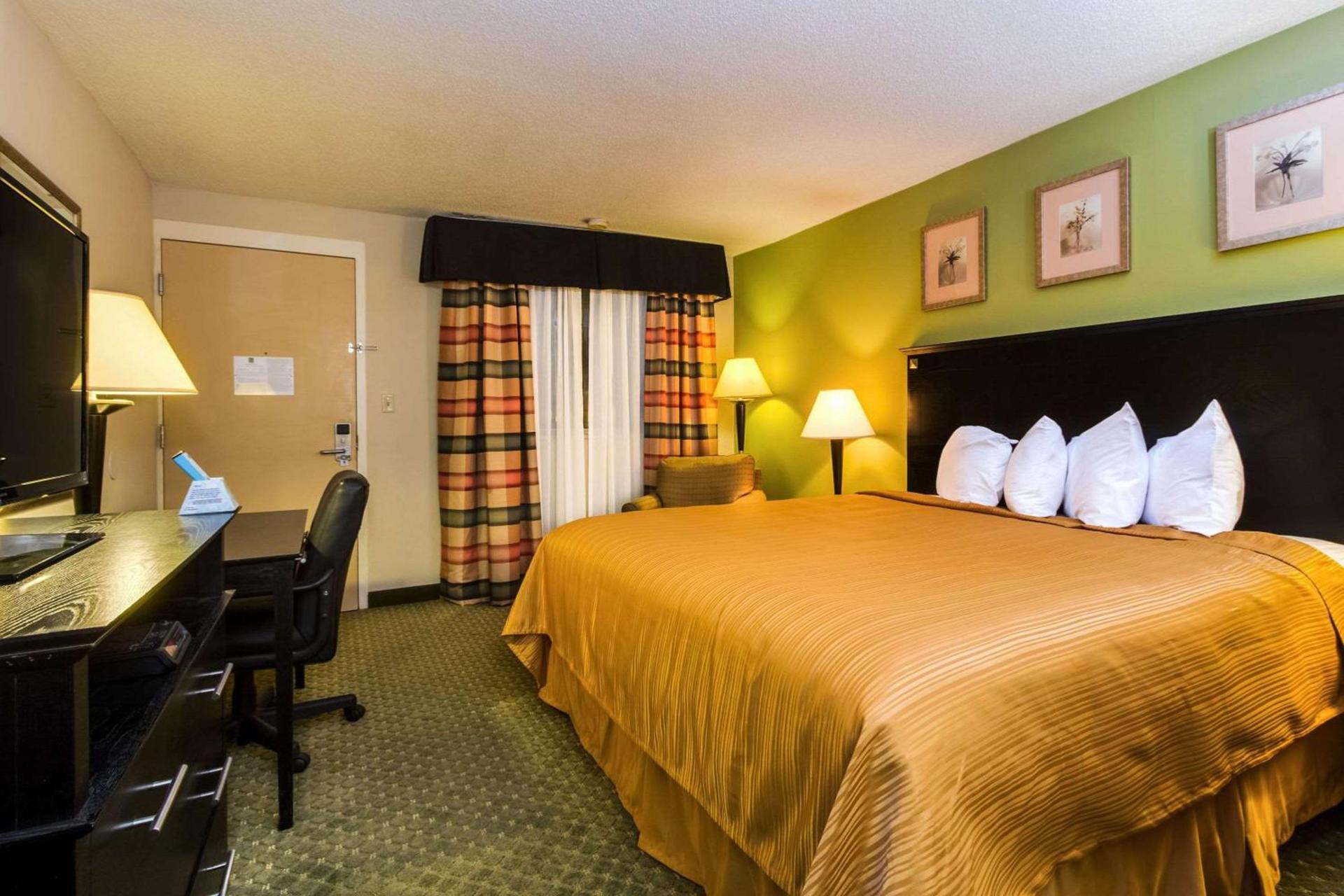 Quality Inn & Suites Moline Airport photo 6
