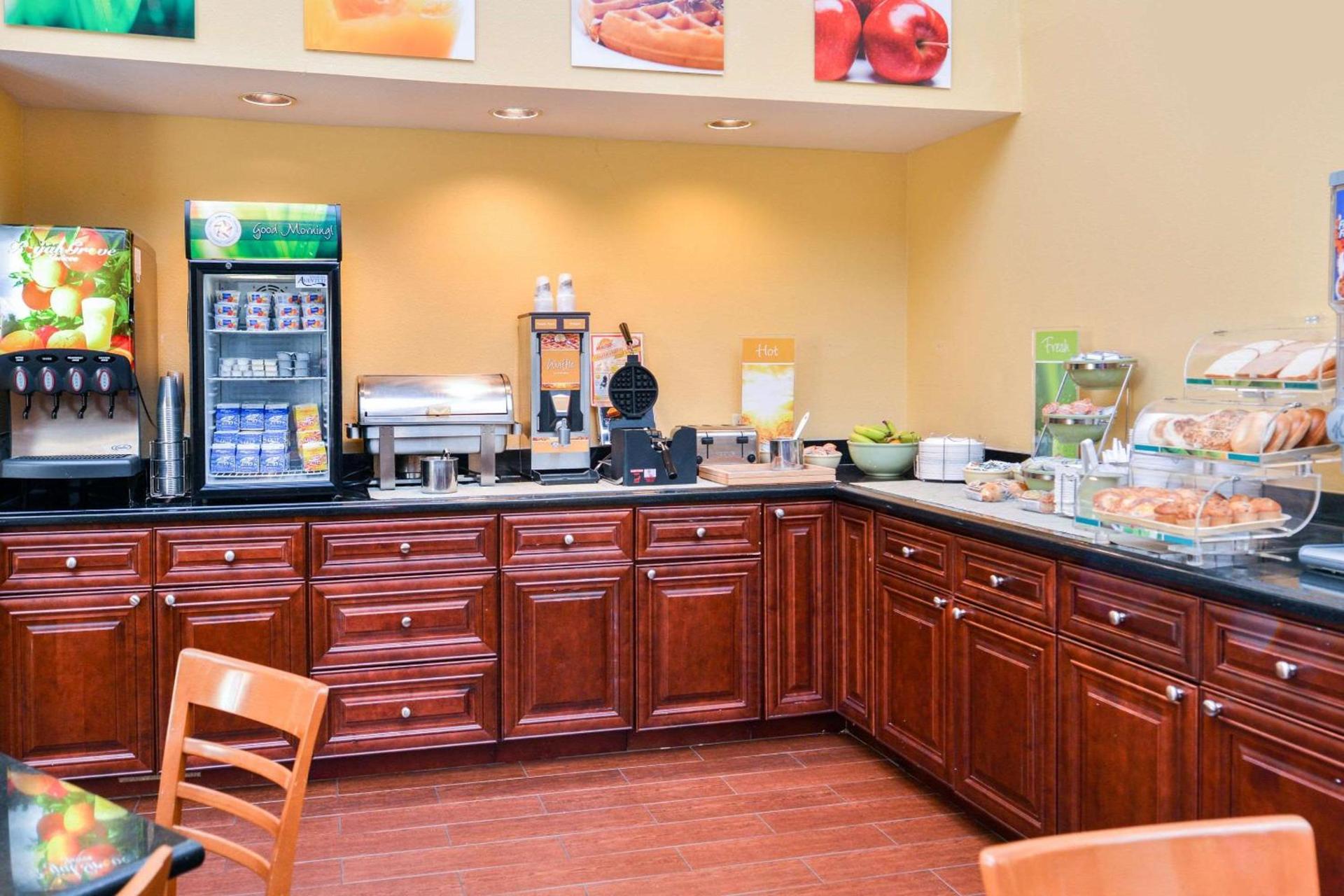 Quality Inn Bolingbrook I-55 photo 32