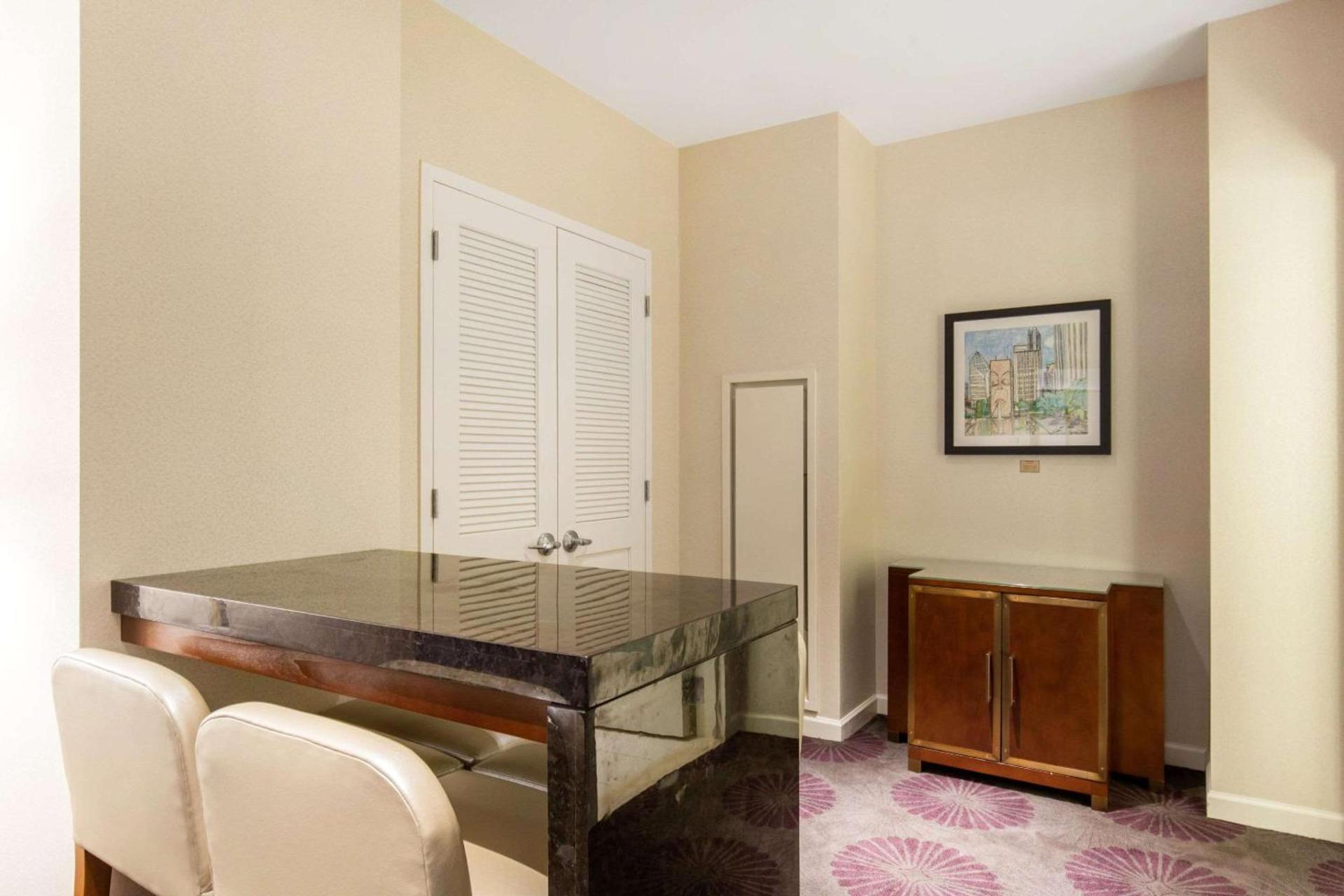 The Chicago Hotel Collection Magnificent Mile photo 33