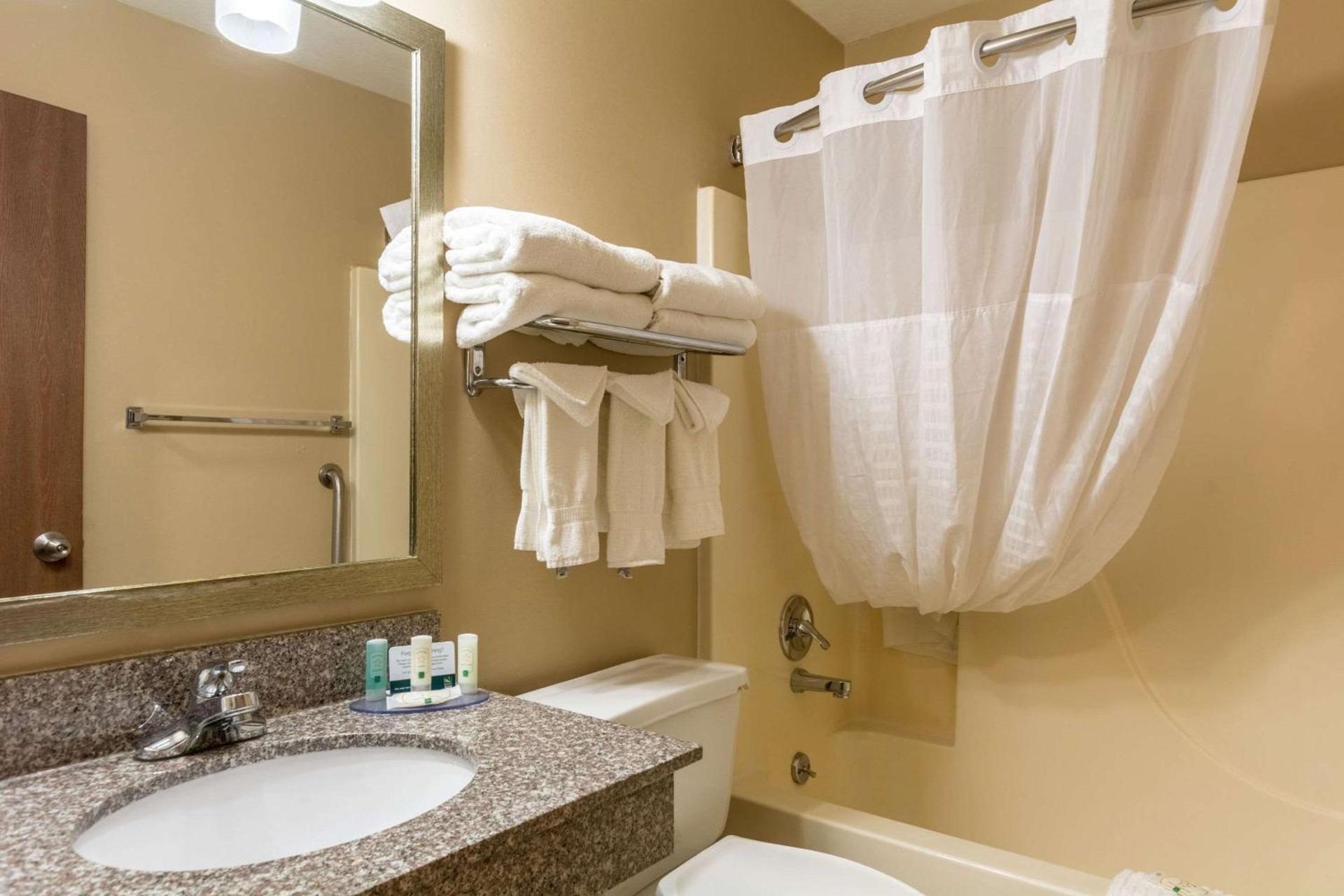 Quality Inn I-74 Batesville photo 13