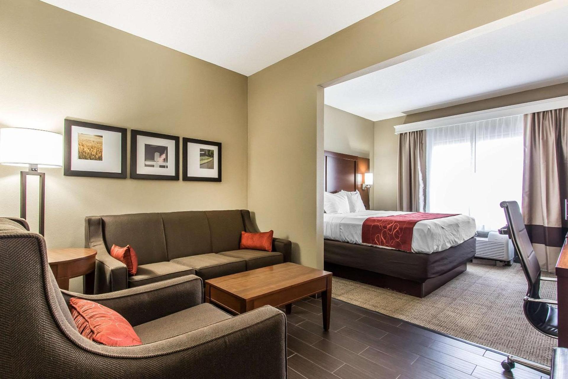 Comfort Suites Effingham Central photo 23