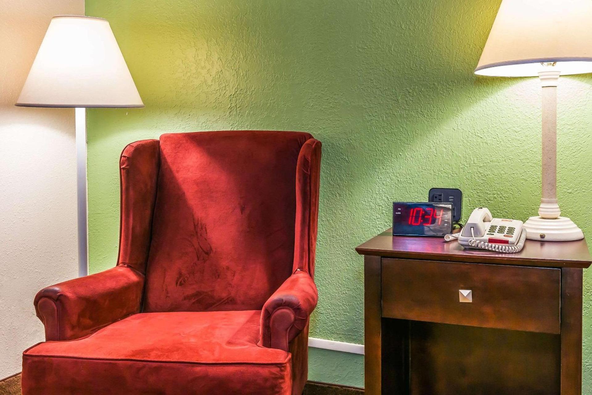 Econo Lodge Vincennes photo 17