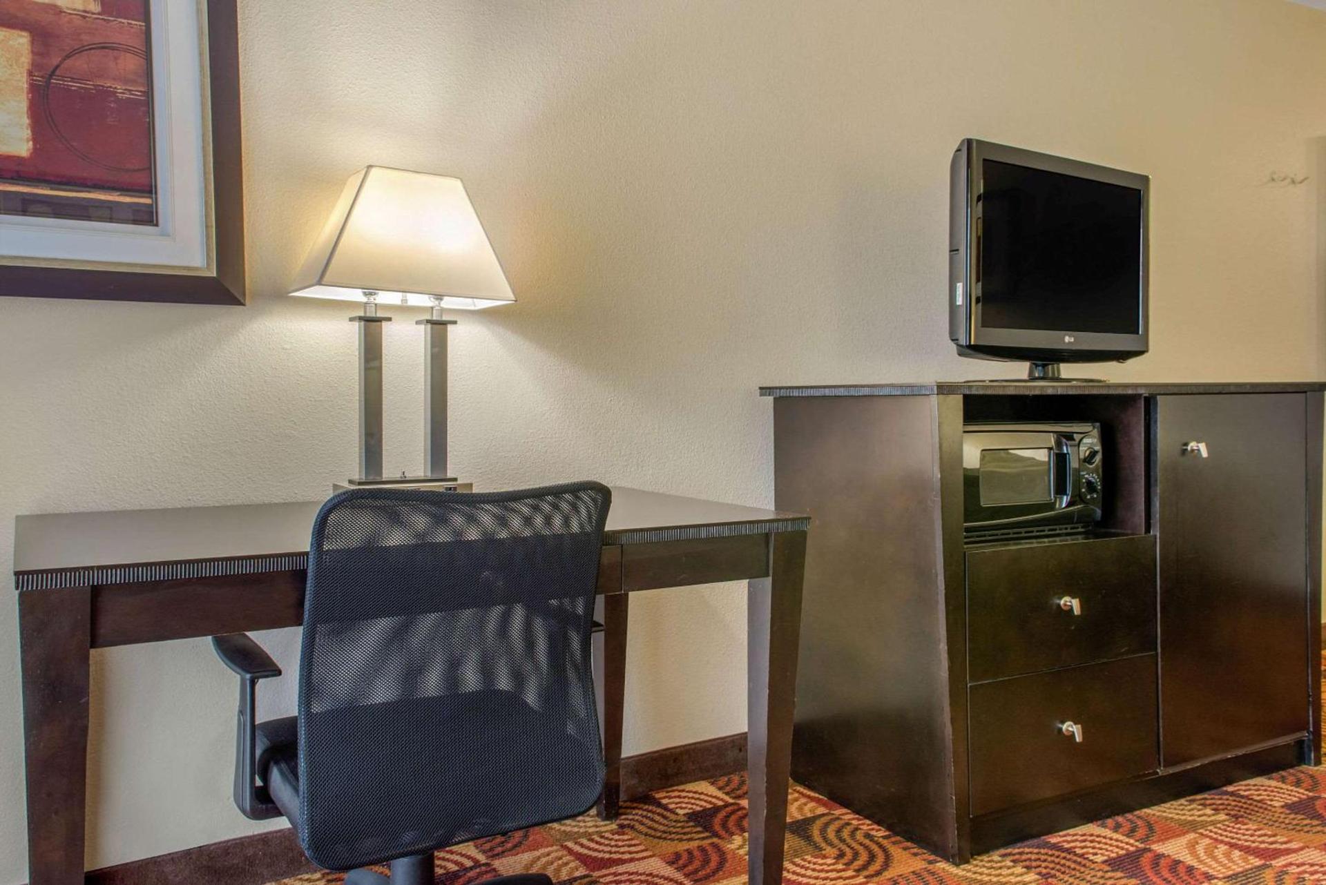 Quality Inn Bloomington Near University photo 23