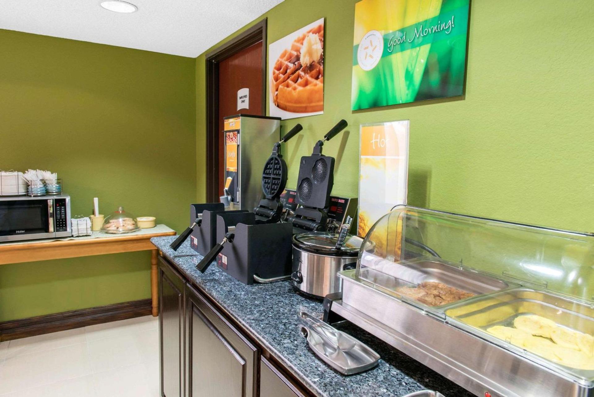 Quality Inn & Suites Anderson I-69 photo 41