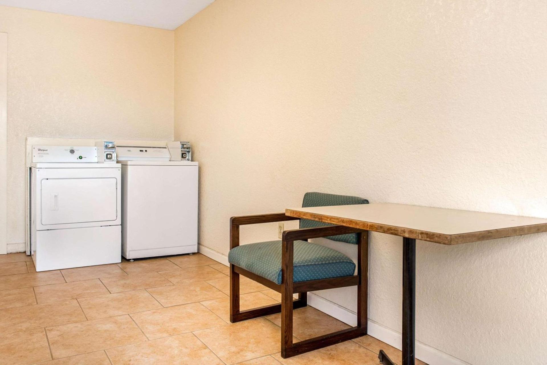 Quality Inn Huntingburg - Jasper photo 41